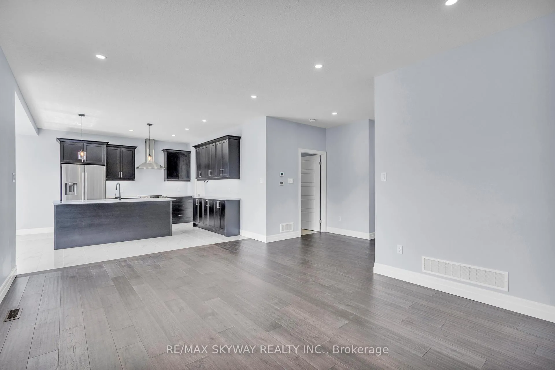 Photo 12 of 176 Foxborough Place, Thames Centre, Thorndale — HOMEH