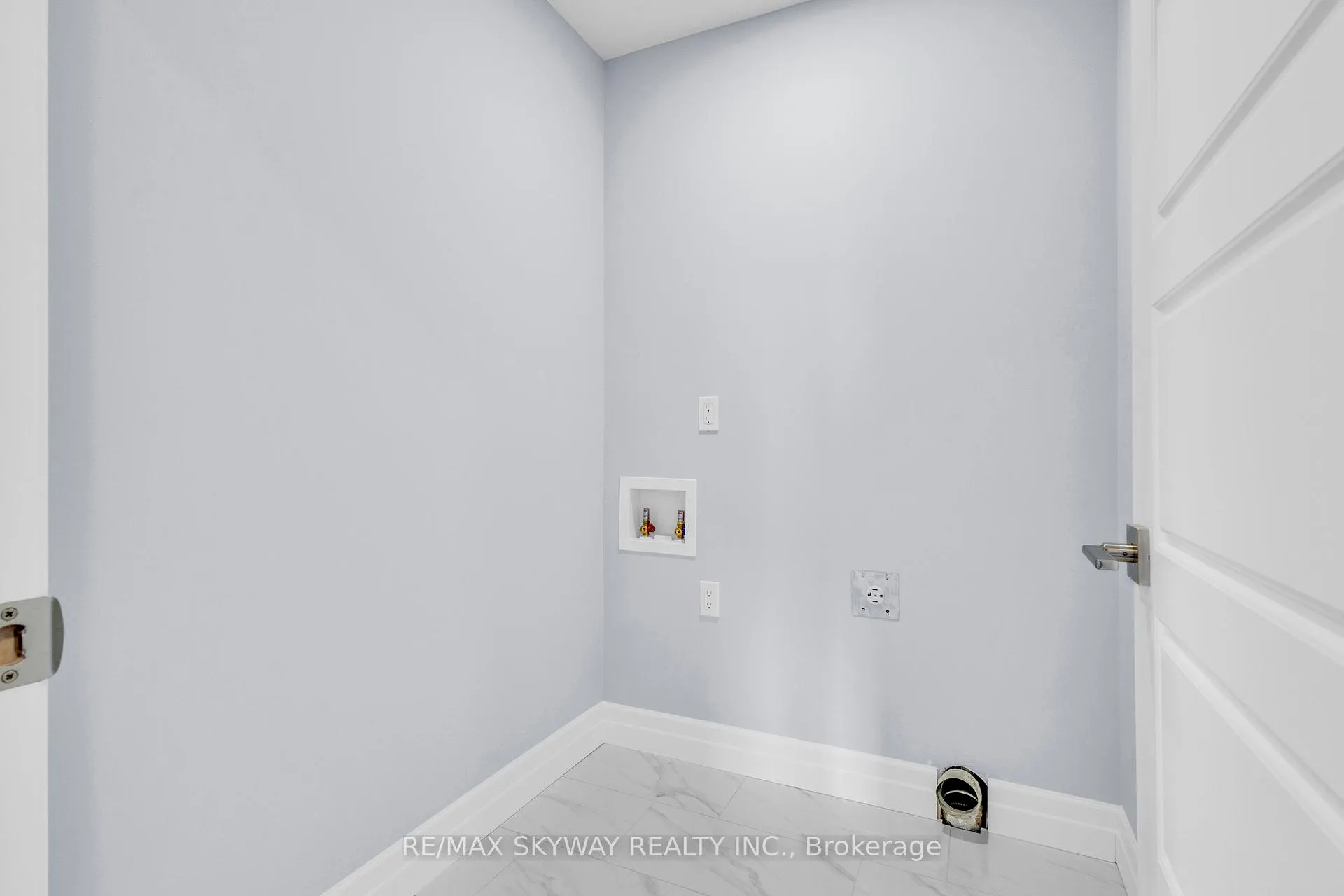 Photo 17 of 176 Foxborough Place, Thames Centre, Thorndale — HOMEH