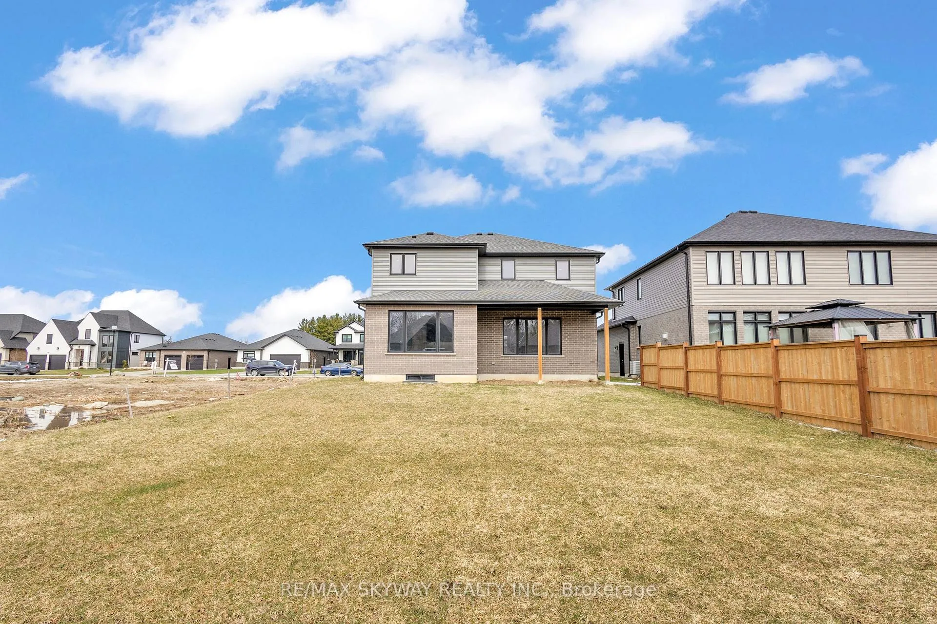 Photo 24 of 176 Foxborough Place, Thames Centre, Thorndale — HOMEH