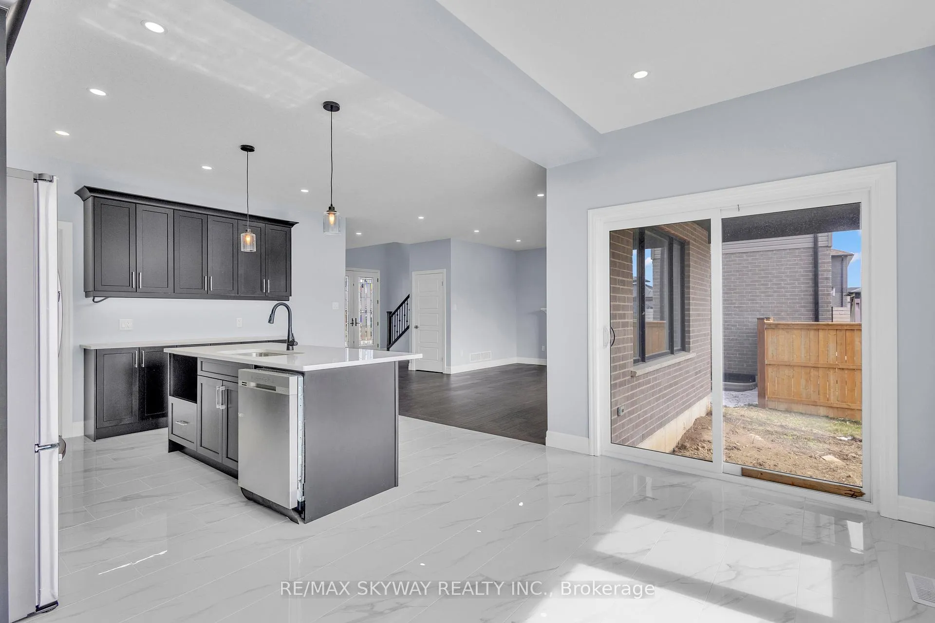 Photo 37 of 176 Foxborough Place, Thames Centre, Thorndale — HOMEH