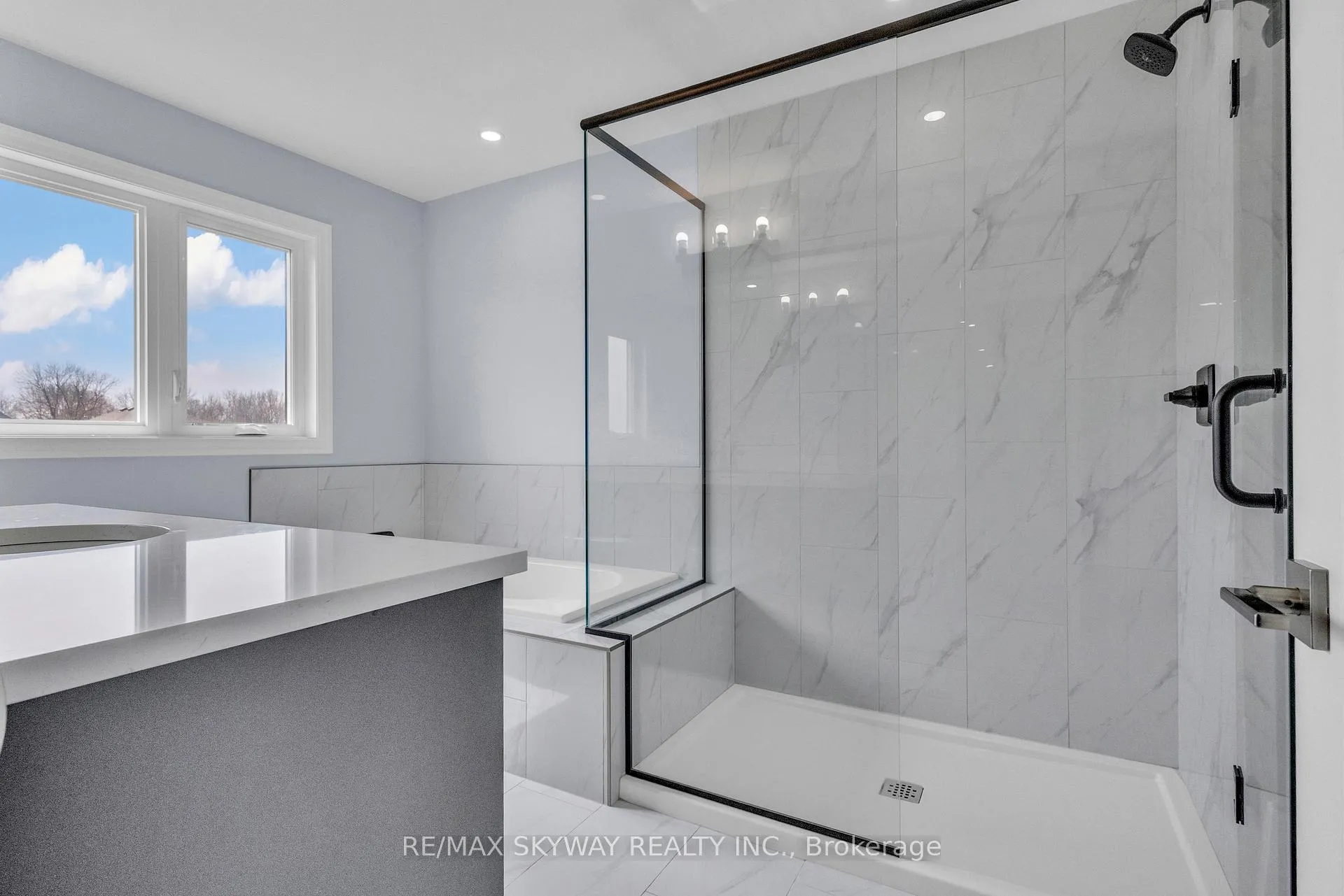 Photo 41 of 176 Foxborough Place, Thames Centre, Thorndale — HOMEH