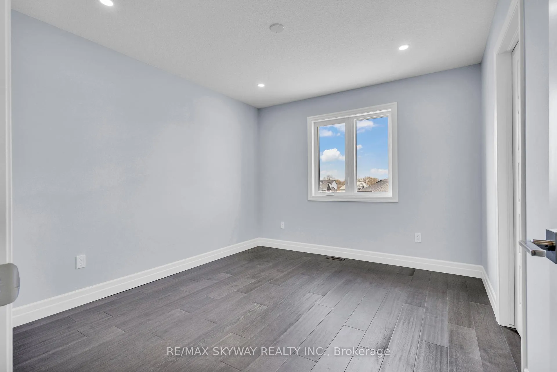 Photo 45 of 176 Foxborough Place, Thames Centre, Thorndale — HOMEH