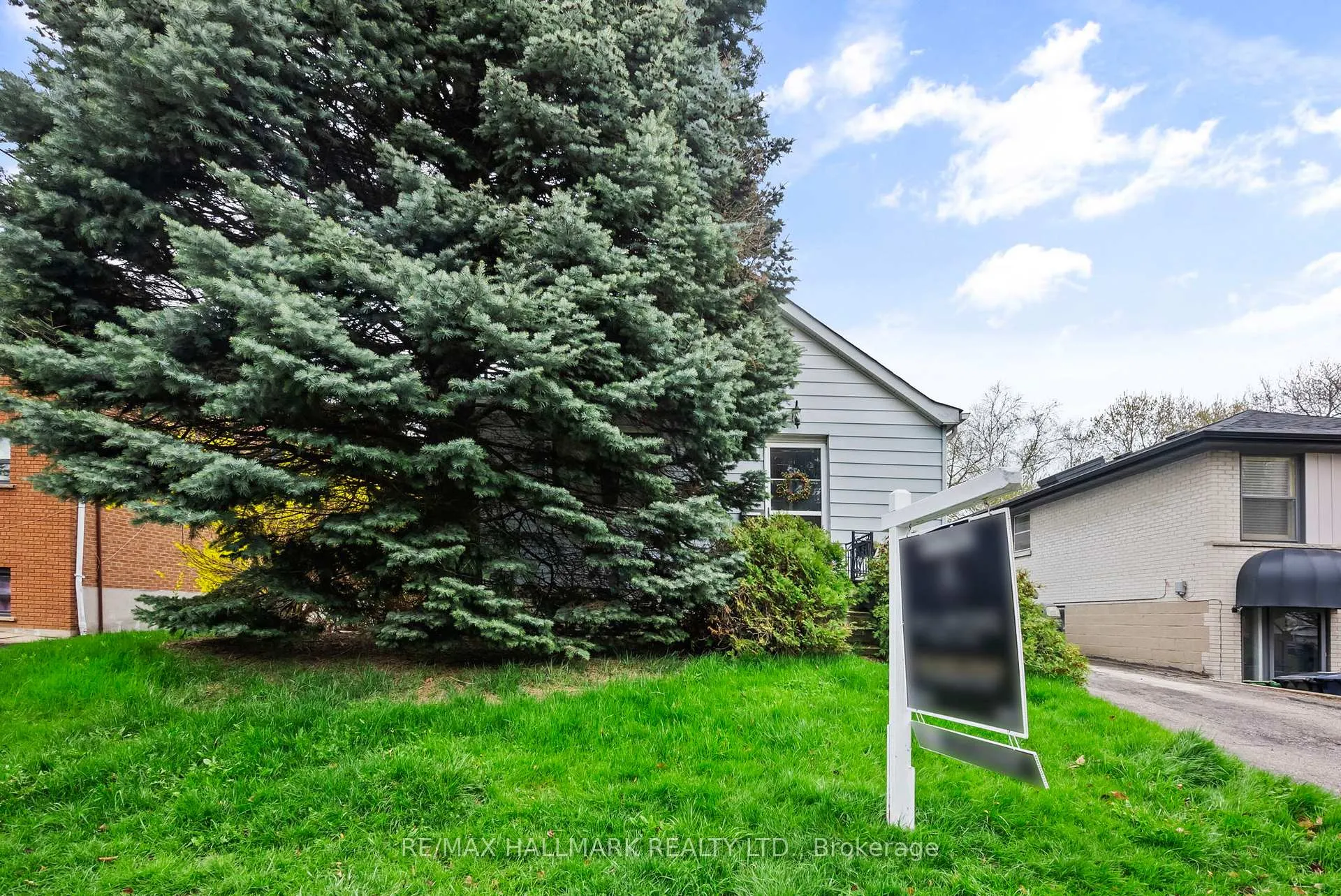 Photo 12 of 65 Fortieth Street, Etobicoke, Long Branch — HOMEH