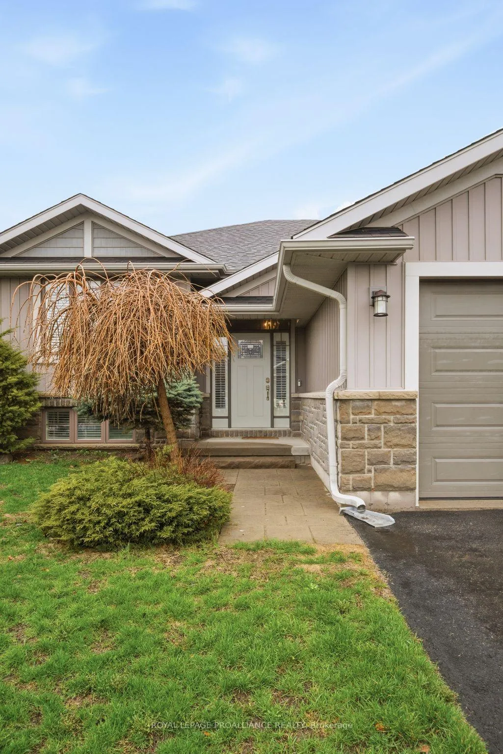 Photo 4 of 20 Butternut Court, Belleville, Belleville Ward — HOMEH