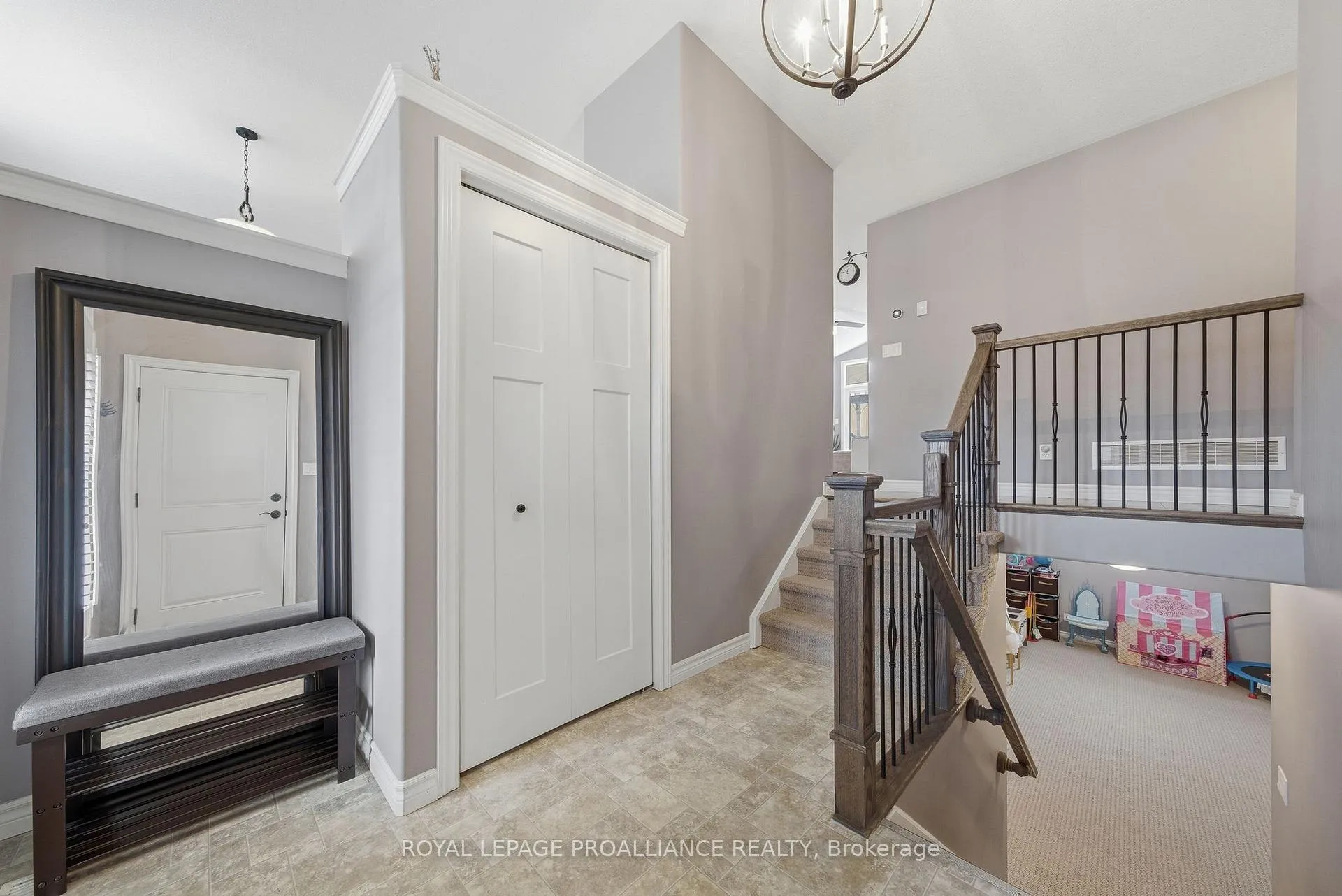 Photo 5 of 20 Butternut Court, Belleville, Belleville Ward — HOMEH