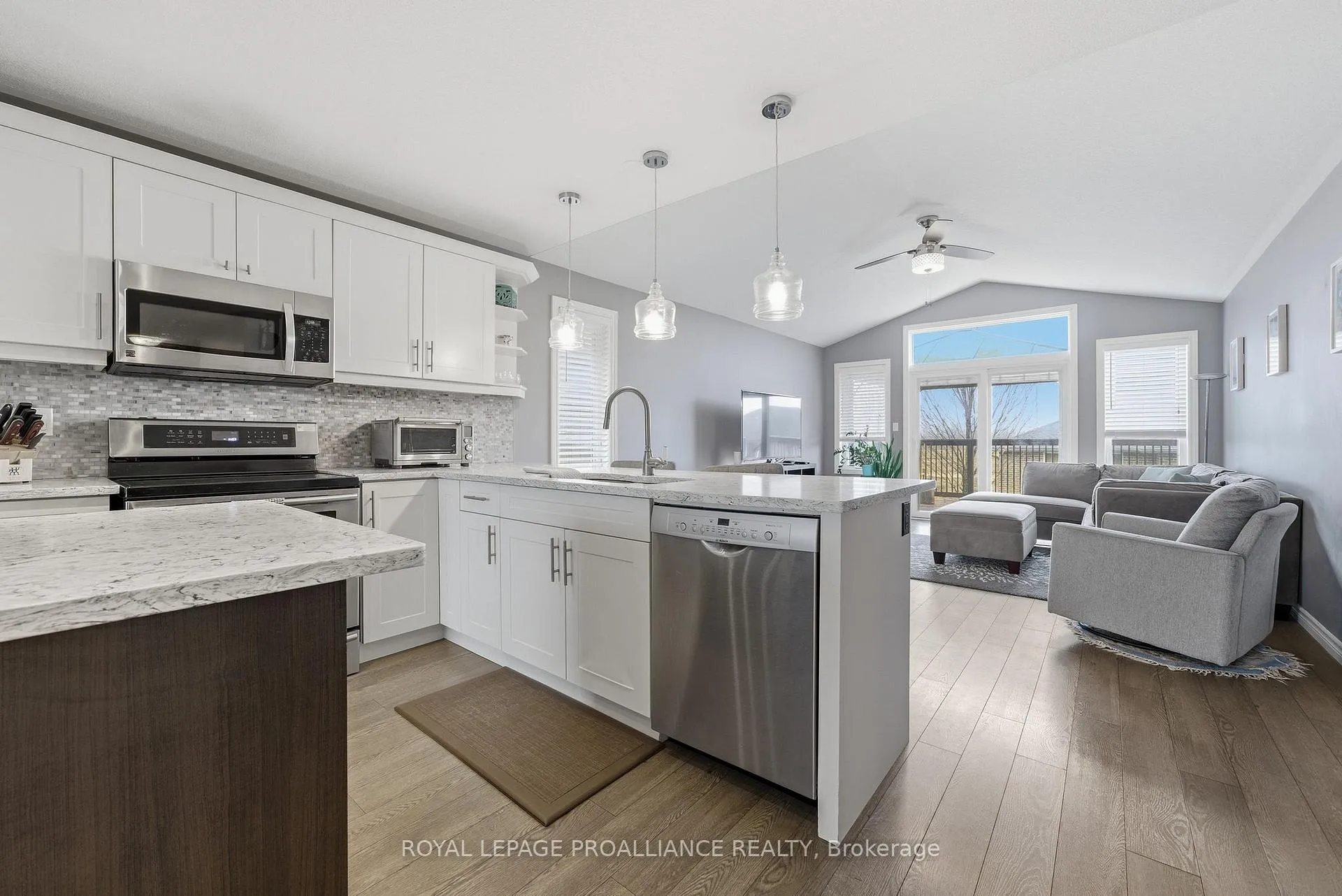 Photo 9 of 20 Butternut Court, Belleville, Belleville Ward — HOMEH