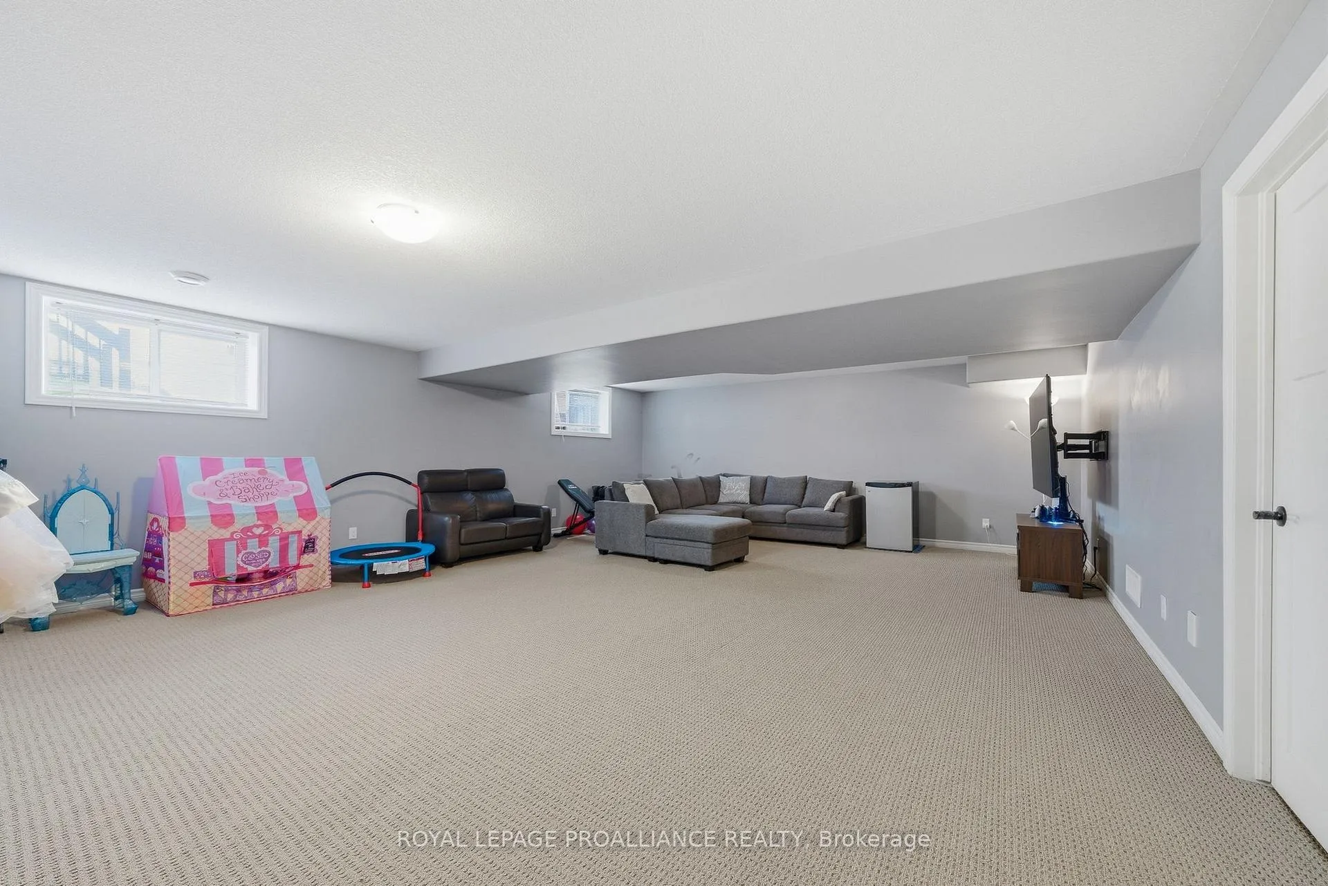 Photo 33 of 20 Butternut Court, Belleville, Belleville Ward — HOMEH