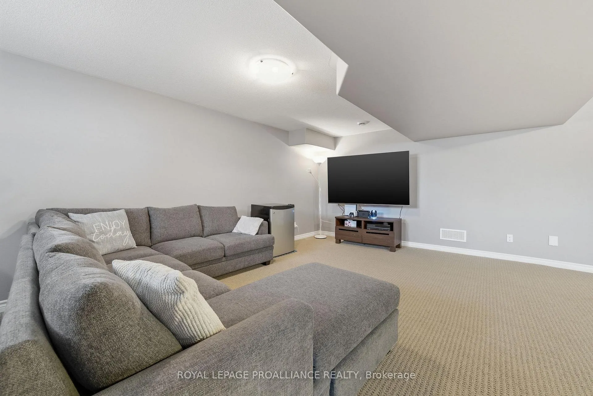 Photo 34 of 20 Butternut Court, Belleville, Belleville Ward — HOMEH