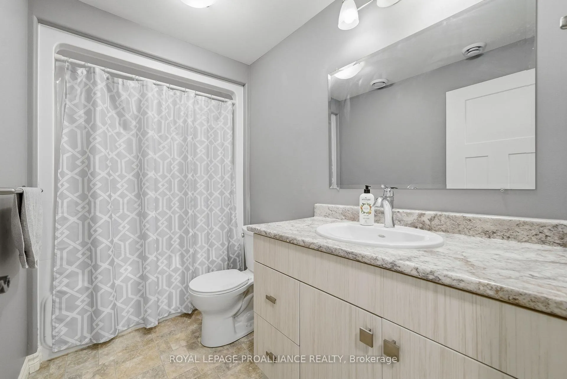 Photo 40 of 20 Butternut Court, Belleville, Belleville Ward — HOMEH