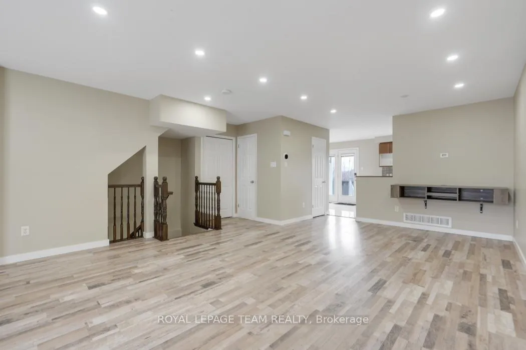 Photo 5 of Unit 136, 1512 Walkley Road, Ottawa, Heron Gate/Industrial Park — HOMEH