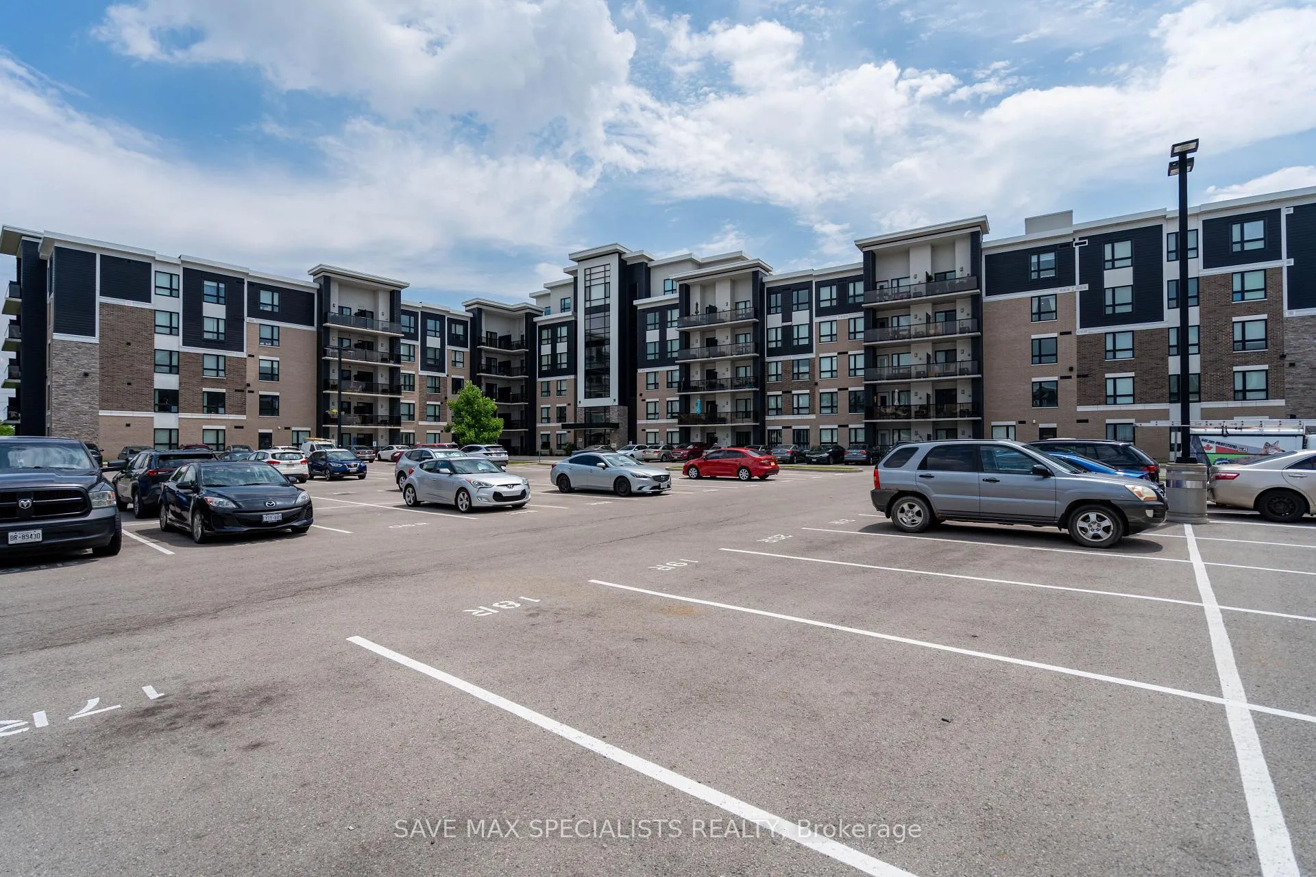 Front of Unit 422, 640 Sauve Street