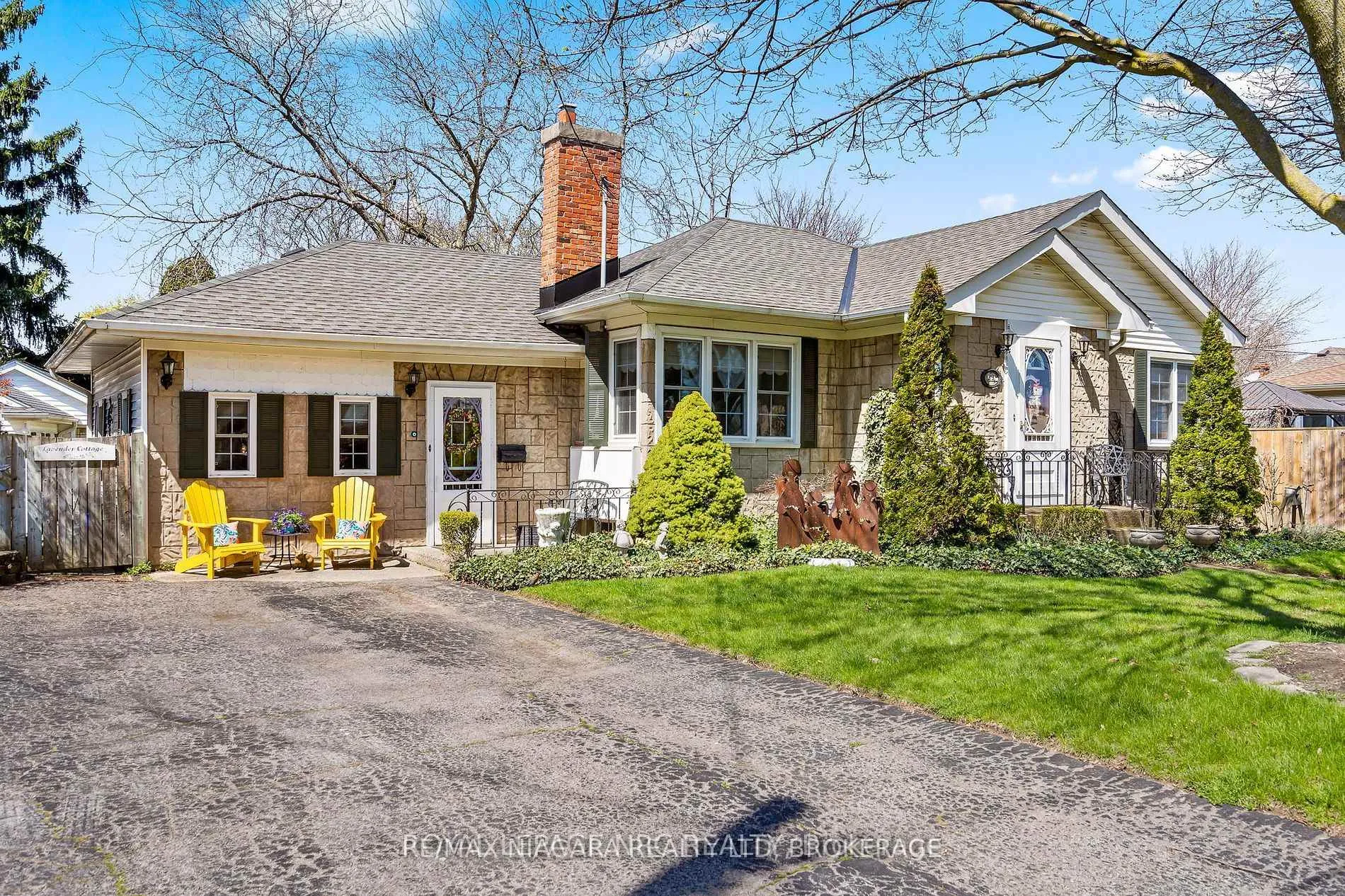Front of Unit LOWER, 39 Maplewood Drive