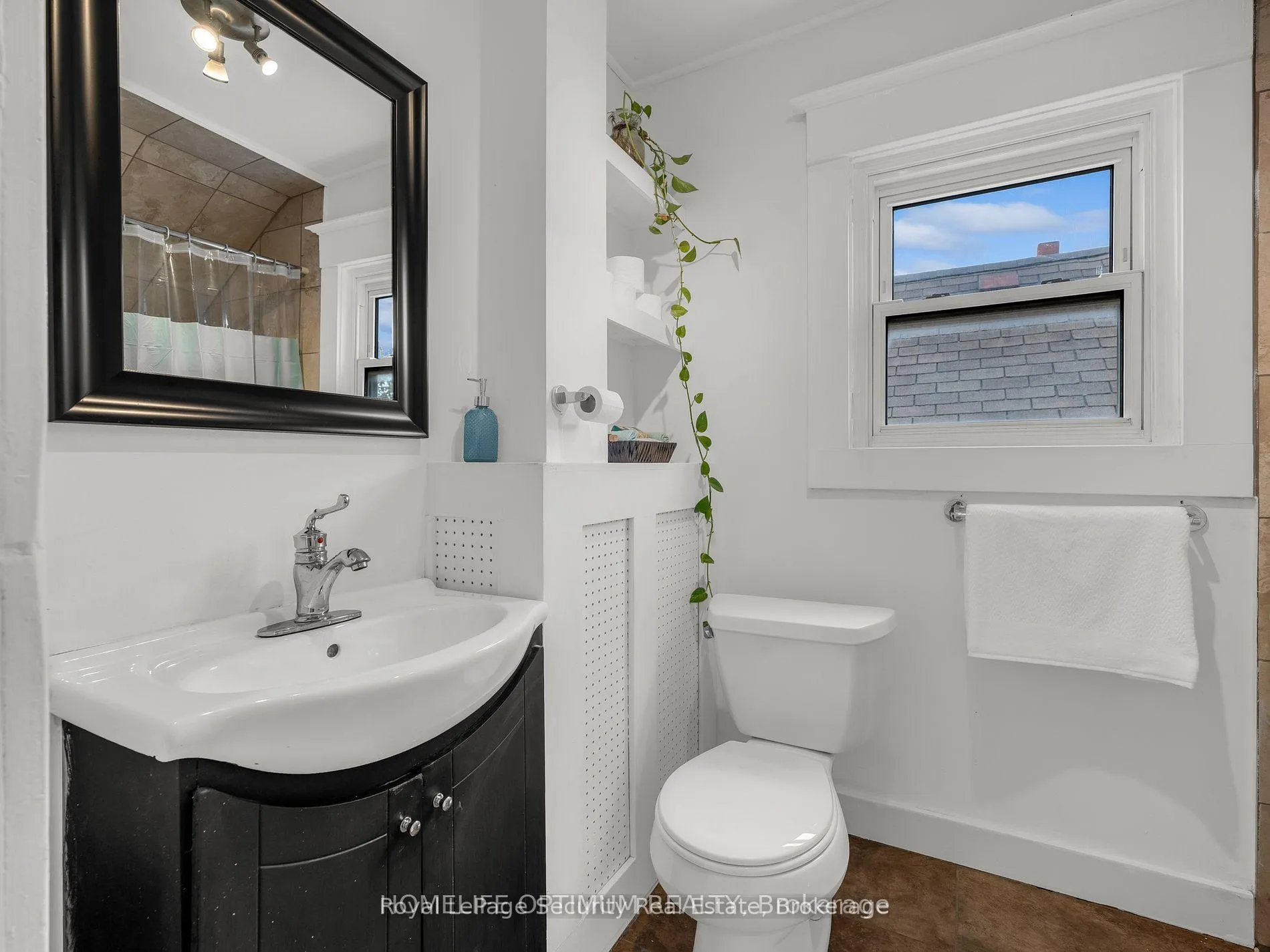 Photo 16 of 35 Bayfield Avenue, Hamilton, Industrial Sector — HOMEH