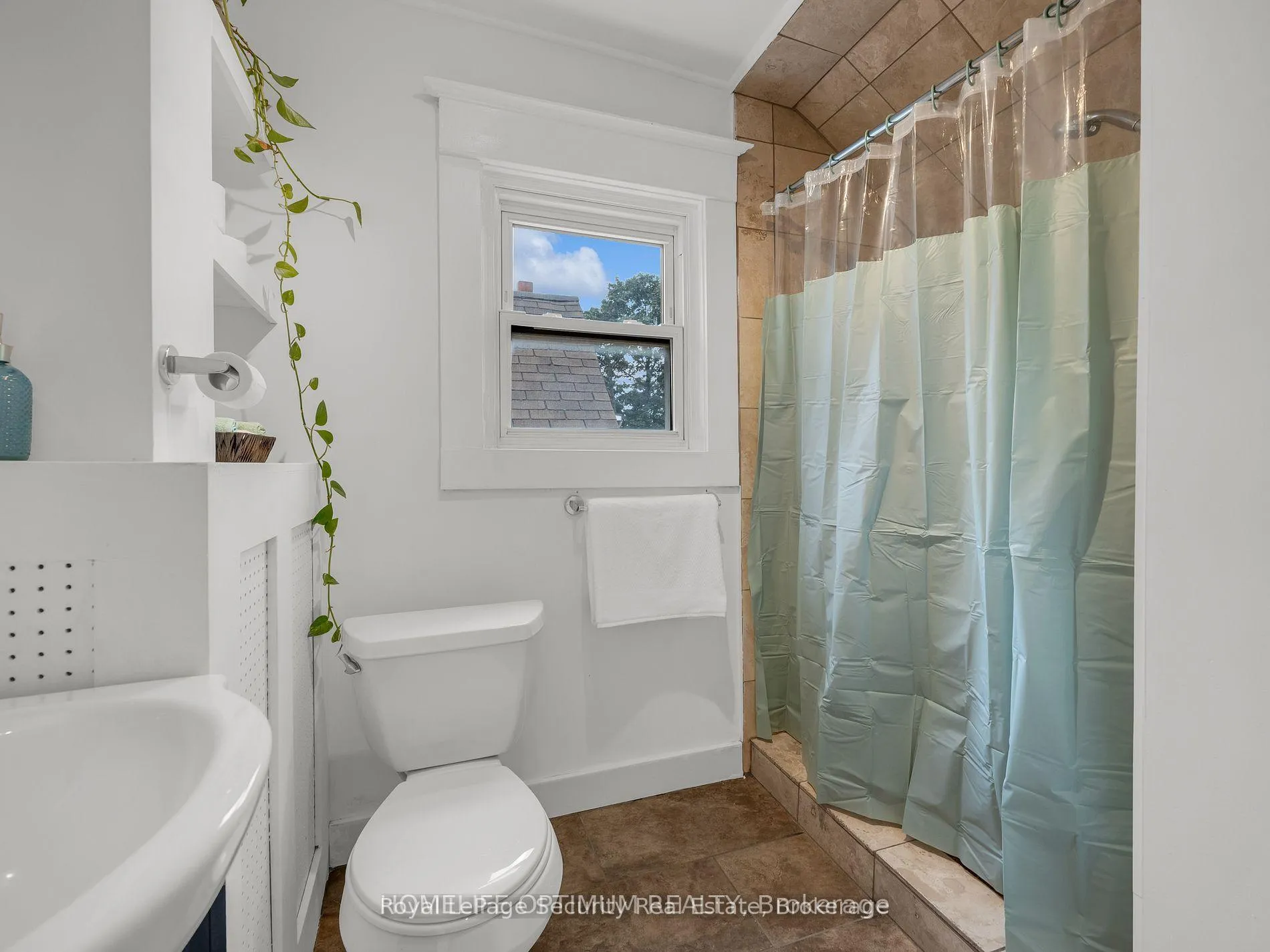 Photo 17 of 35 Bayfield Avenue, Hamilton, Industrial Sector — HOMEH