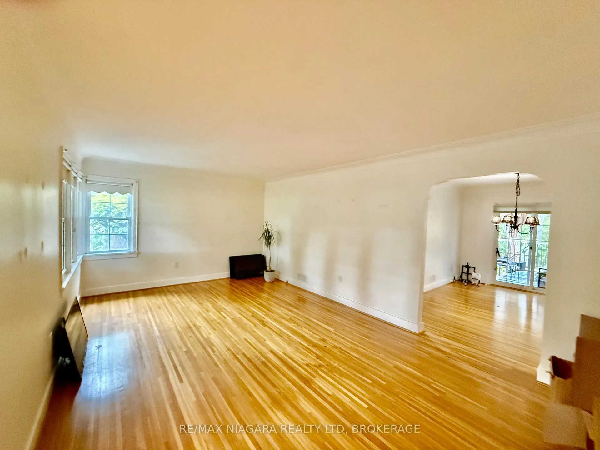 Photo 4 of Unit MAIN, 39 Maplewood Drive, St. Catharines, Vine/Linwell — HOMEH