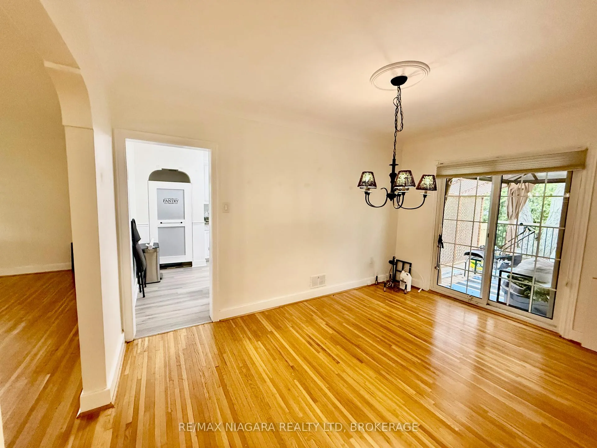 Photo 7 of Unit MAIN, 39 Maplewood Drive, St. Catharines, Vine/Linwell — HOMEH