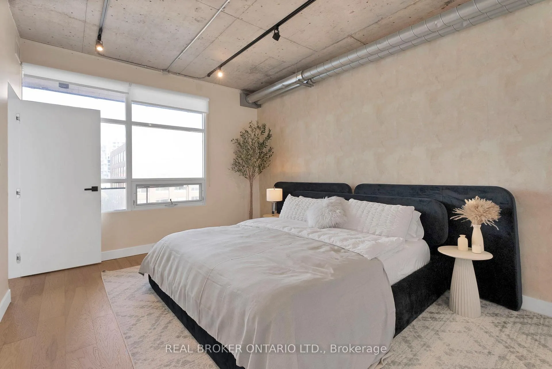 Photo 14 of 42 Camden Street, Toronto, Waterfront Communities — HOMEH