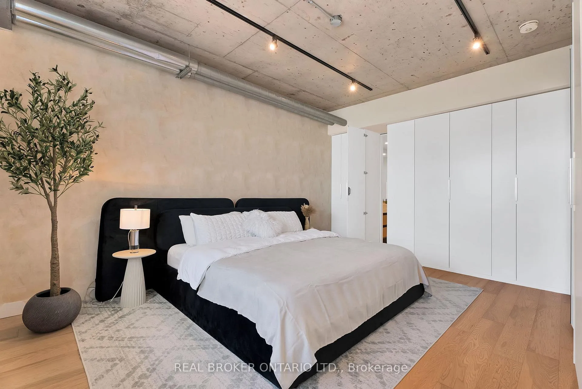 Photo 15 of 42 Camden Street, Toronto, Waterfront Communities — HOMEH