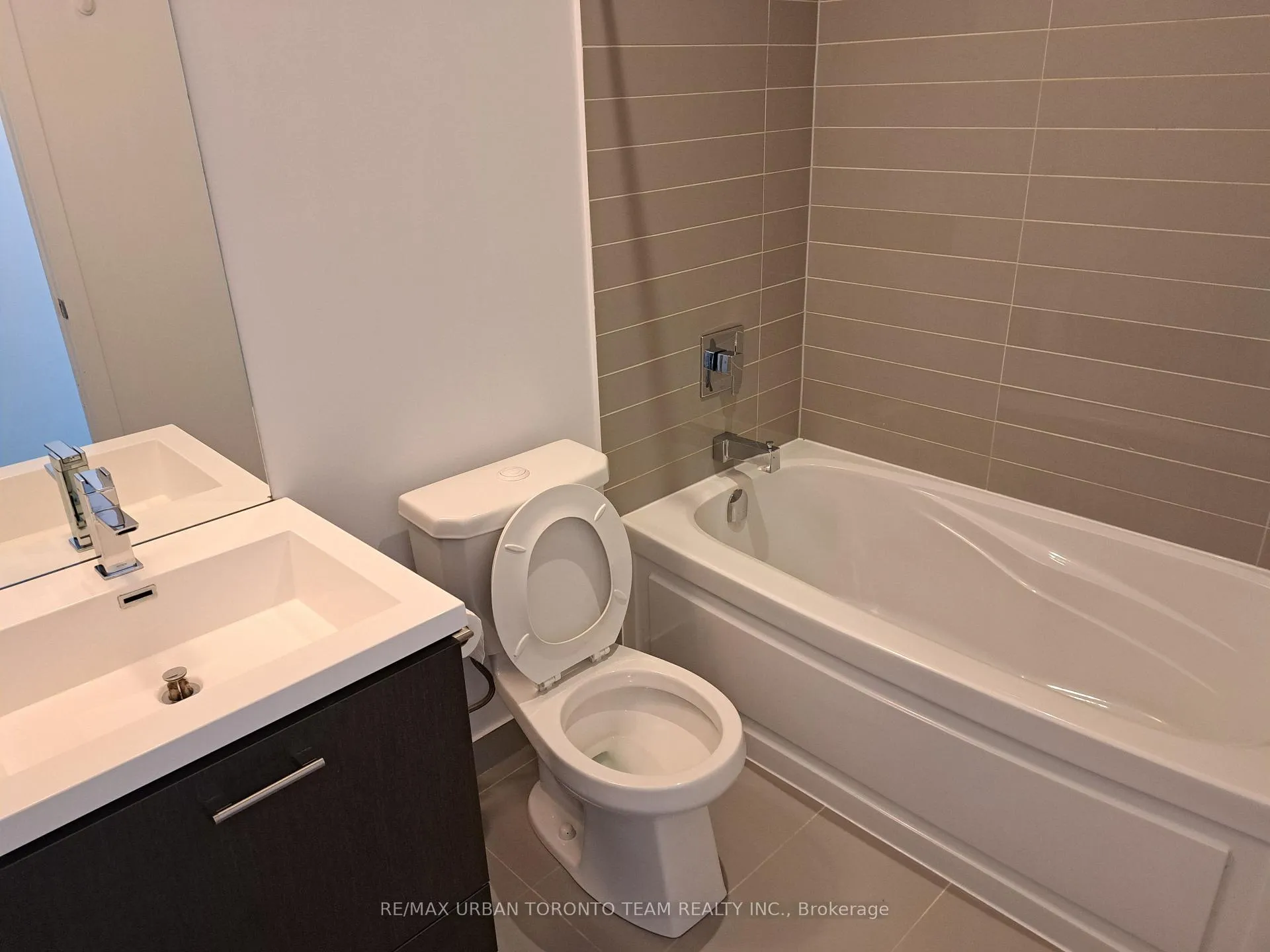 Photo 15 of Unit 3613, 87 Peter Street, Toronto, Waterfront Communities — HOMEH