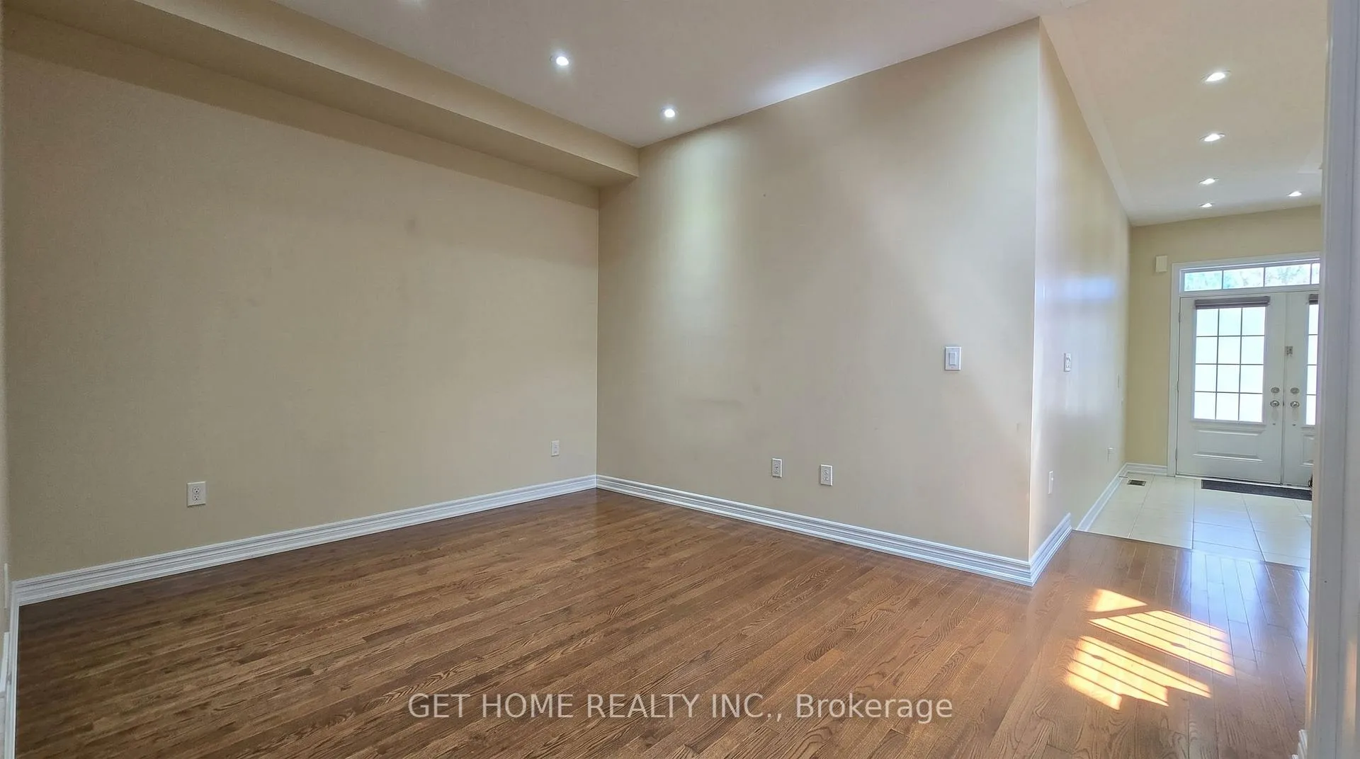 Photo 5 of 50 Speedwell Street, Brampton, Credit Valley — HOMEH