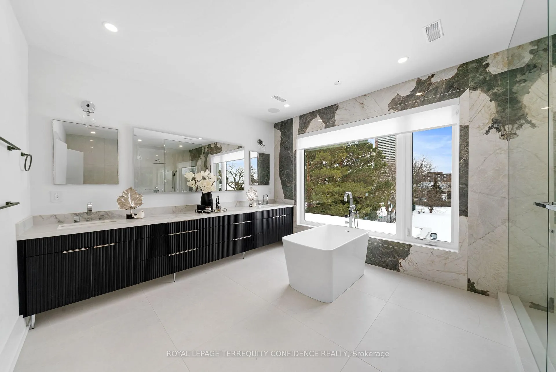 Photo 33 of 85 Crestwood Road, Vaughan, Crestwood-Springfarm-Yorkhill — HOMEH