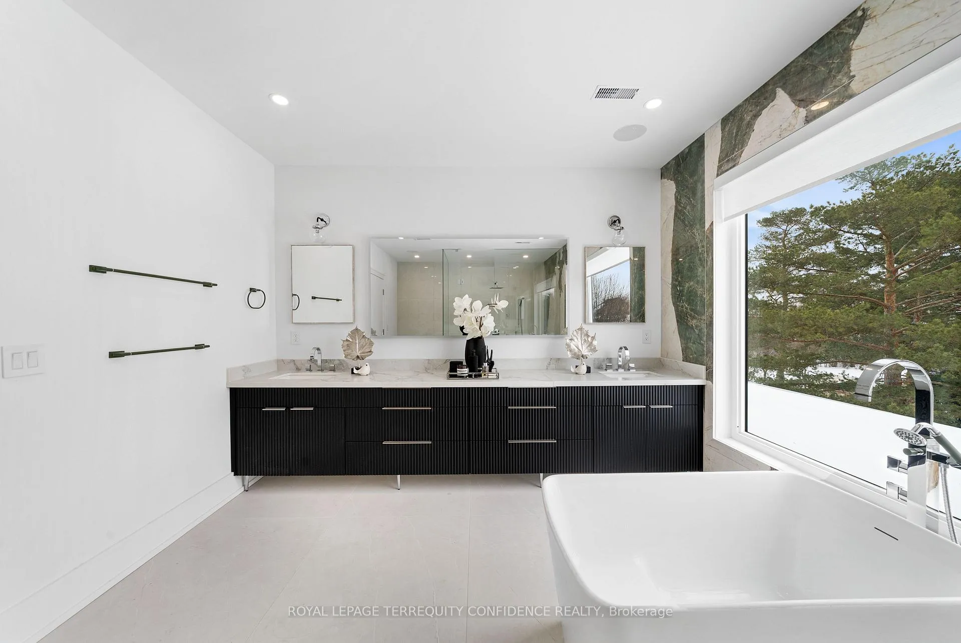 Photo 34 of 85 Crestwood Road, Vaughan, Crestwood-Springfarm-Yorkhill — HOMEH