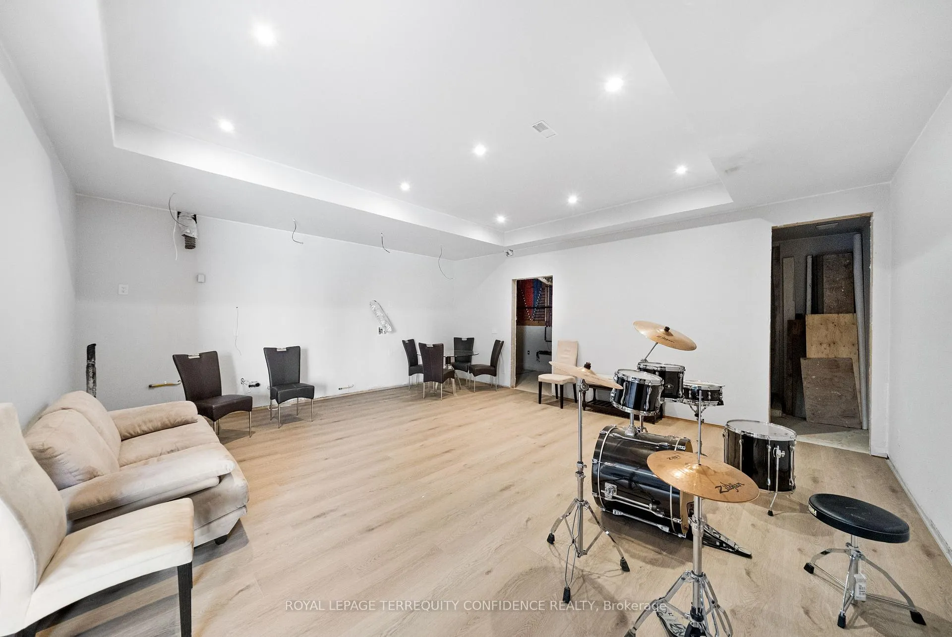 Photo 45 of 85 Crestwood Road, Vaughan, Crestwood-Springfarm-Yorkhill — HOMEH