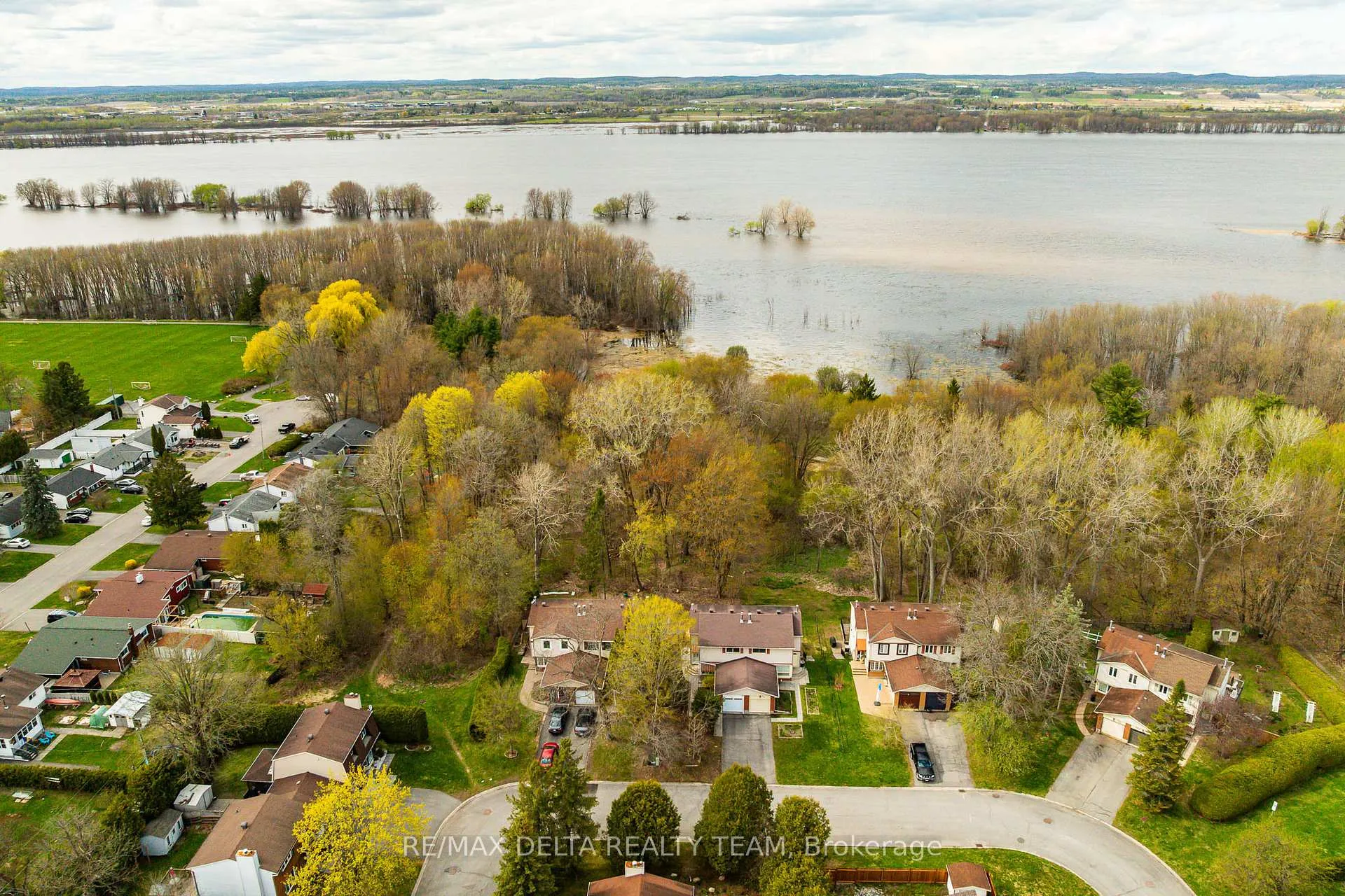 Photo 2 of 796 Vinette Crescent, Ottawa, Chatelaine Village — HOMEH