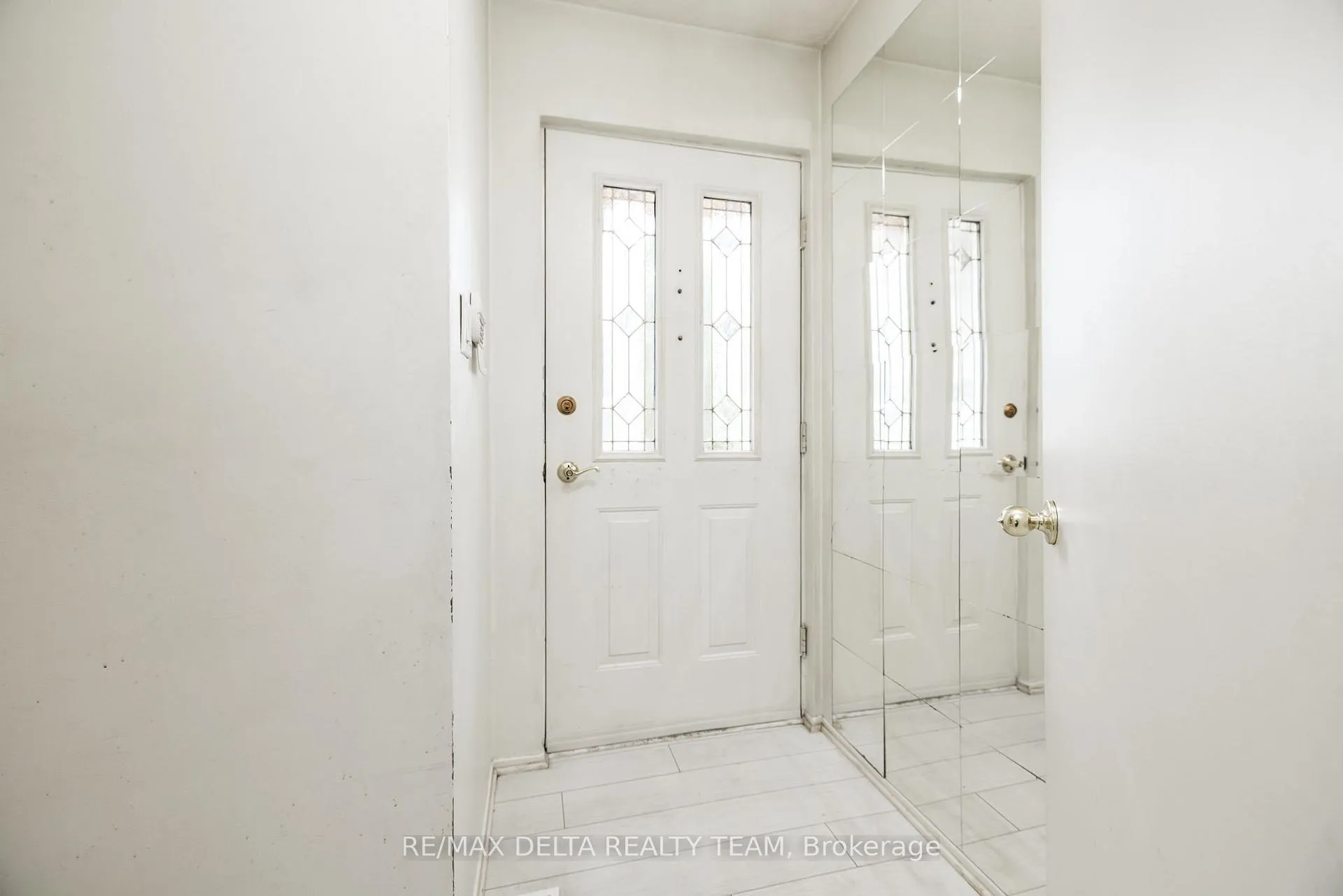 Photo 3 of 796 Vinette Crescent, Ottawa, Chatelaine Village — HOMEH