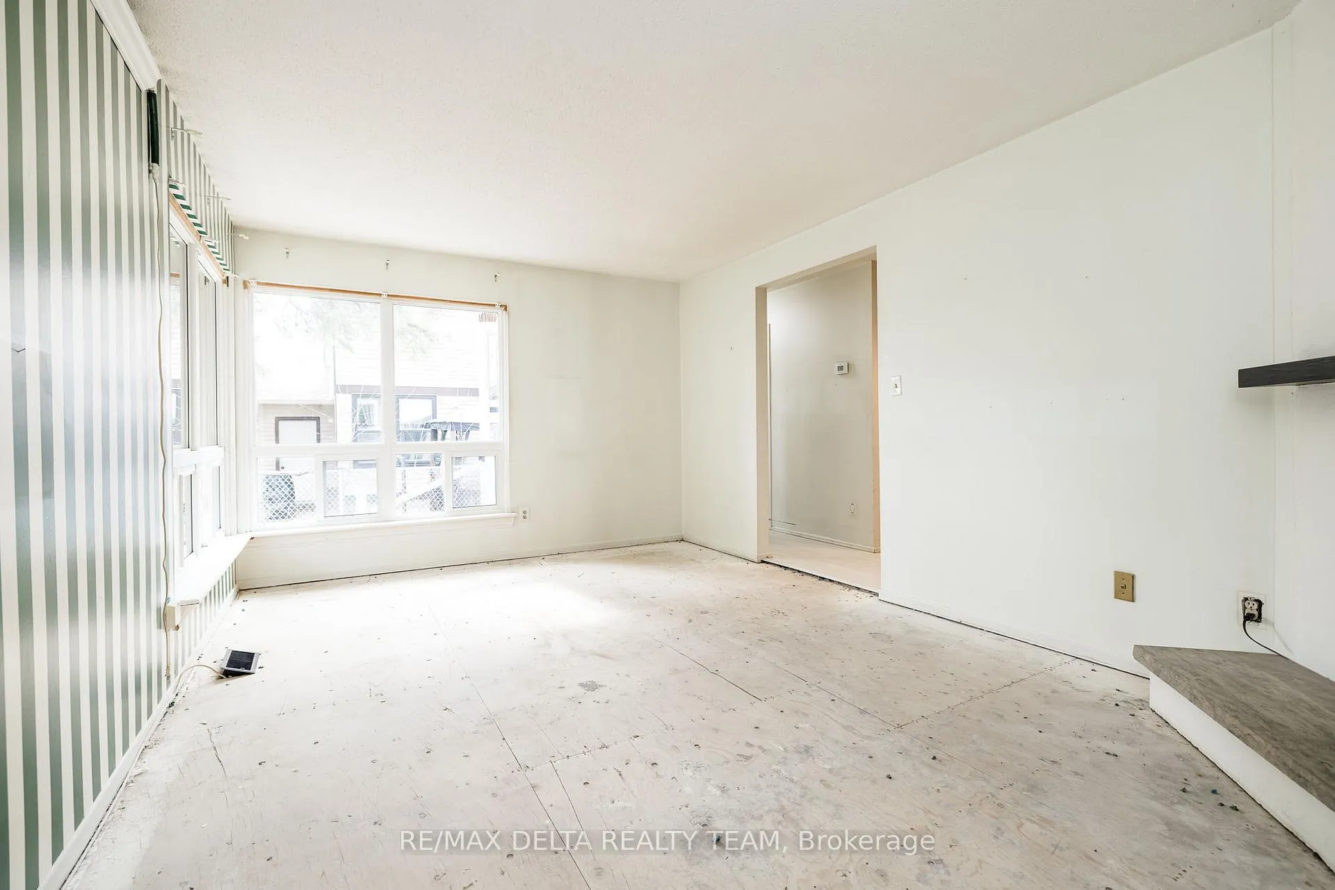 Photo 5 of 796 Vinette Crescent, Ottawa, Chatelaine Village — HOMEH