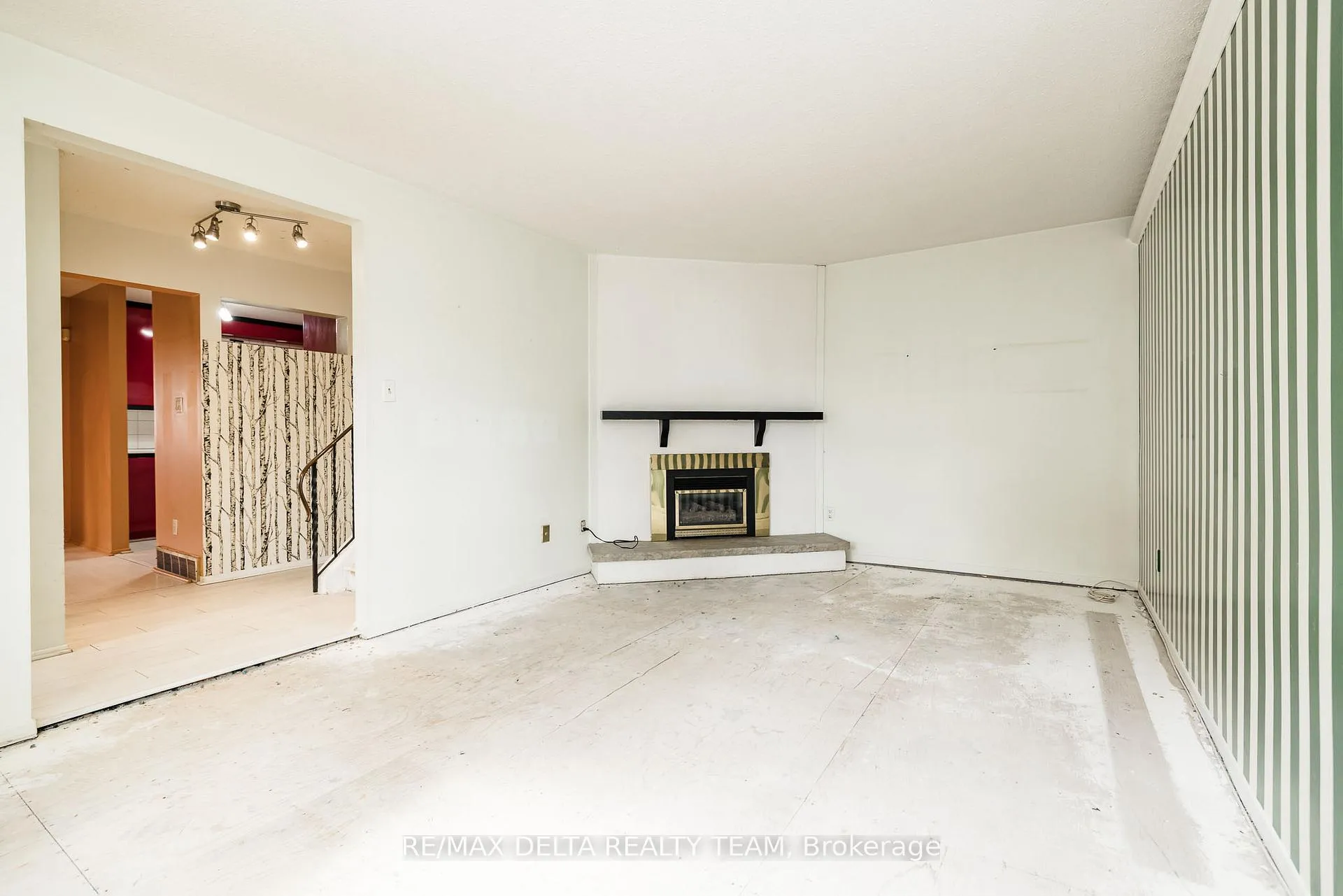 Photo 6 of 796 Vinette Crescent, Ottawa, Chatelaine Village — HOMEH