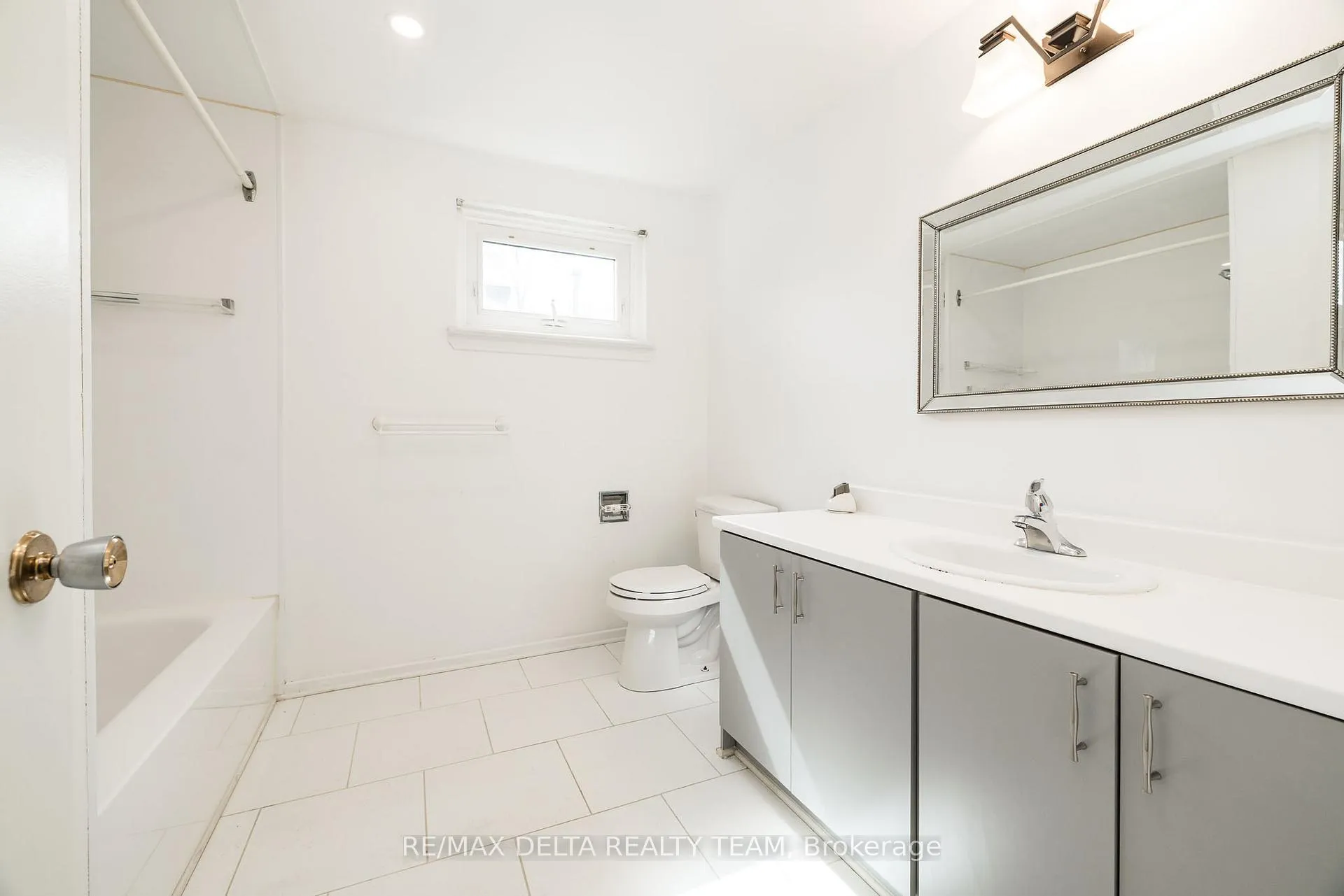 Photo 12 of 796 Vinette Crescent, Ottawa, Chatelaine Village — HOMEH