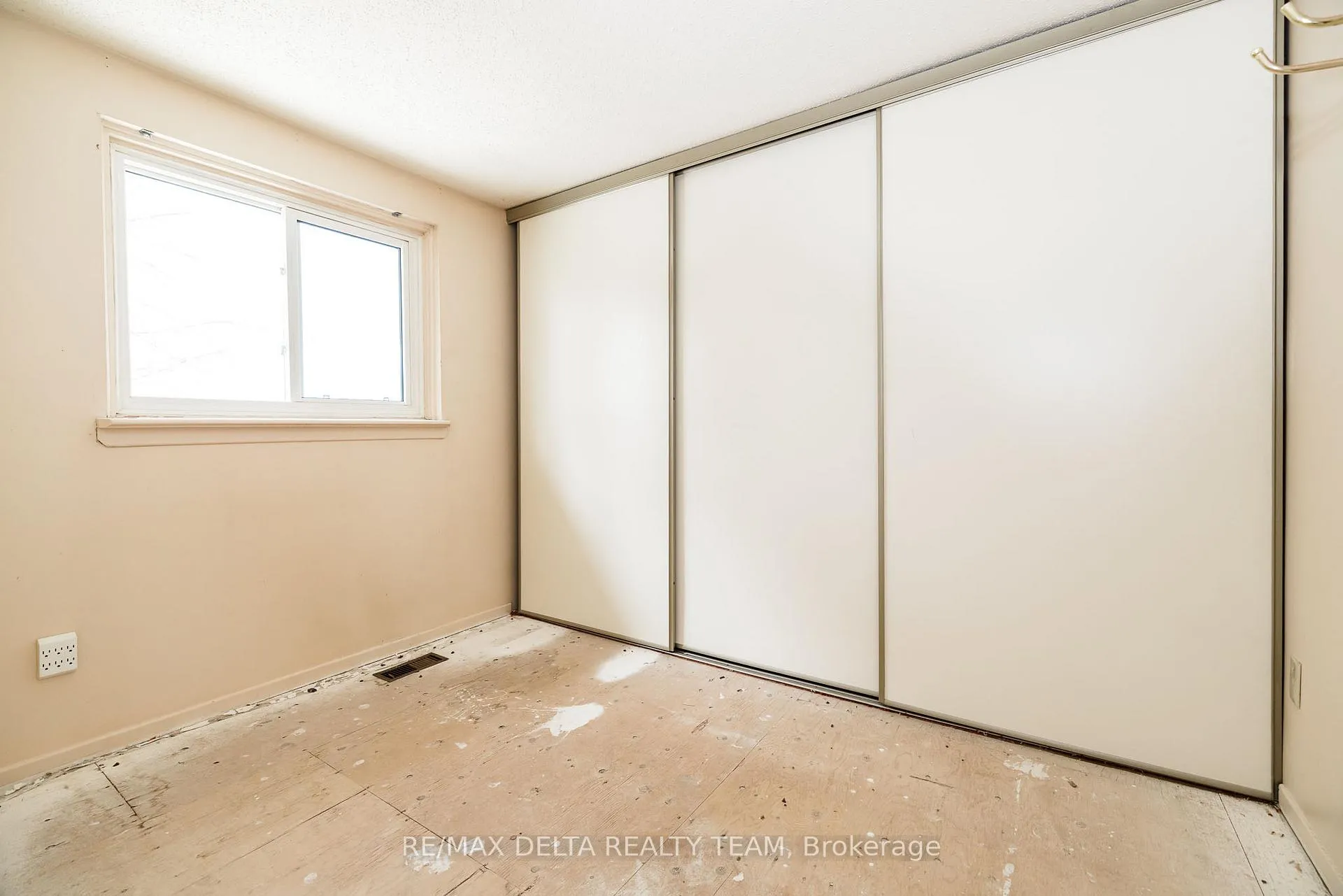 Photo 13 of 796 Vinette Crescent, Ottawa, Chatelaine Village — HOMEH