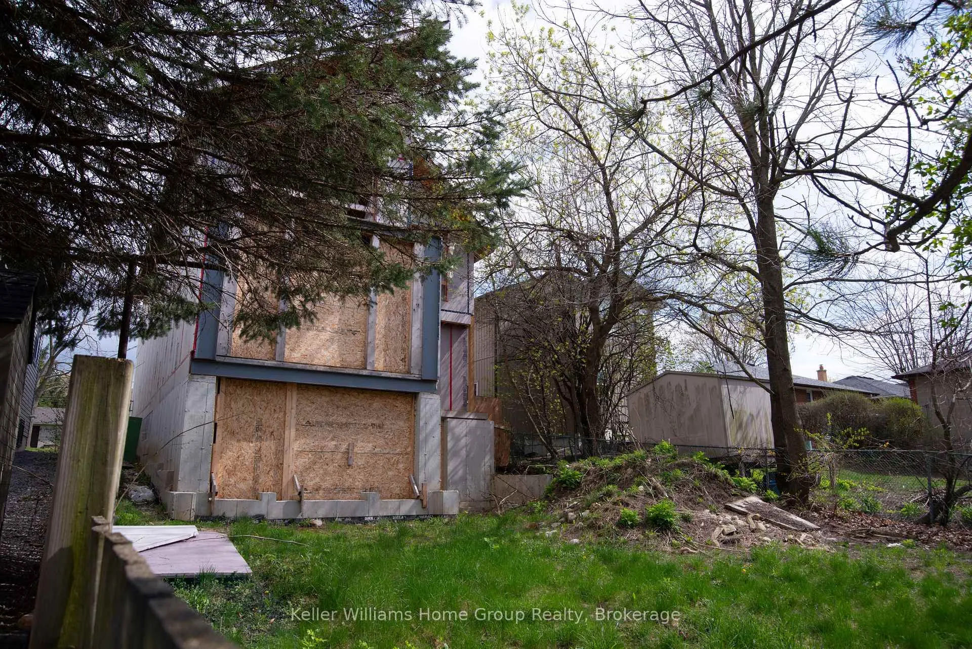 Photo 11 of 208 Grange Street, Guelph, St. George's — HOMEH