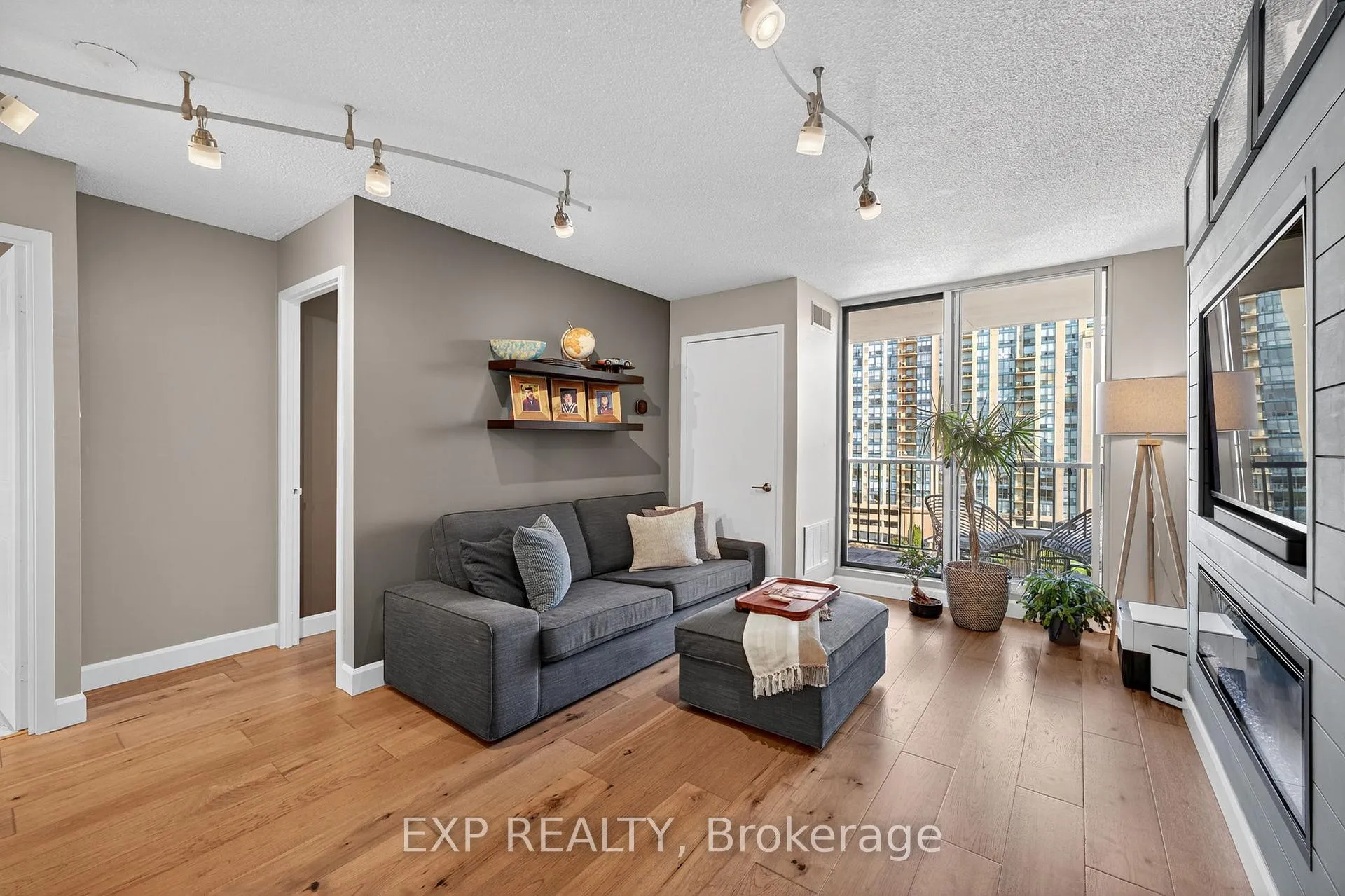 Photo 15 of Unit 906, 75 Ellen Street, Barrie, City Centre — HOMEH