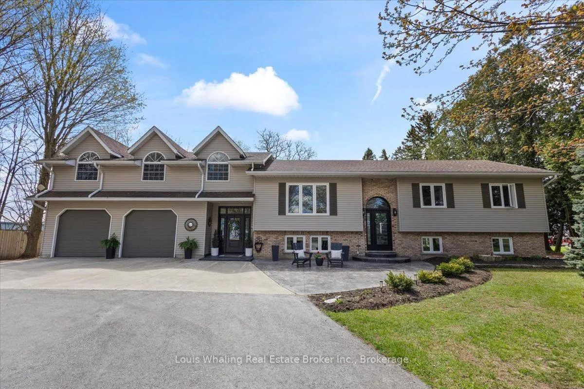 Front of 561022 Bentinck-Sullivan Townline