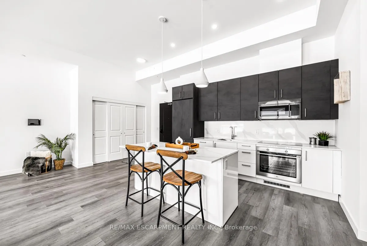 Photo 8 of Unit 407, 7549A Kalar Road, Niagara Falls, Brown — HOMEH