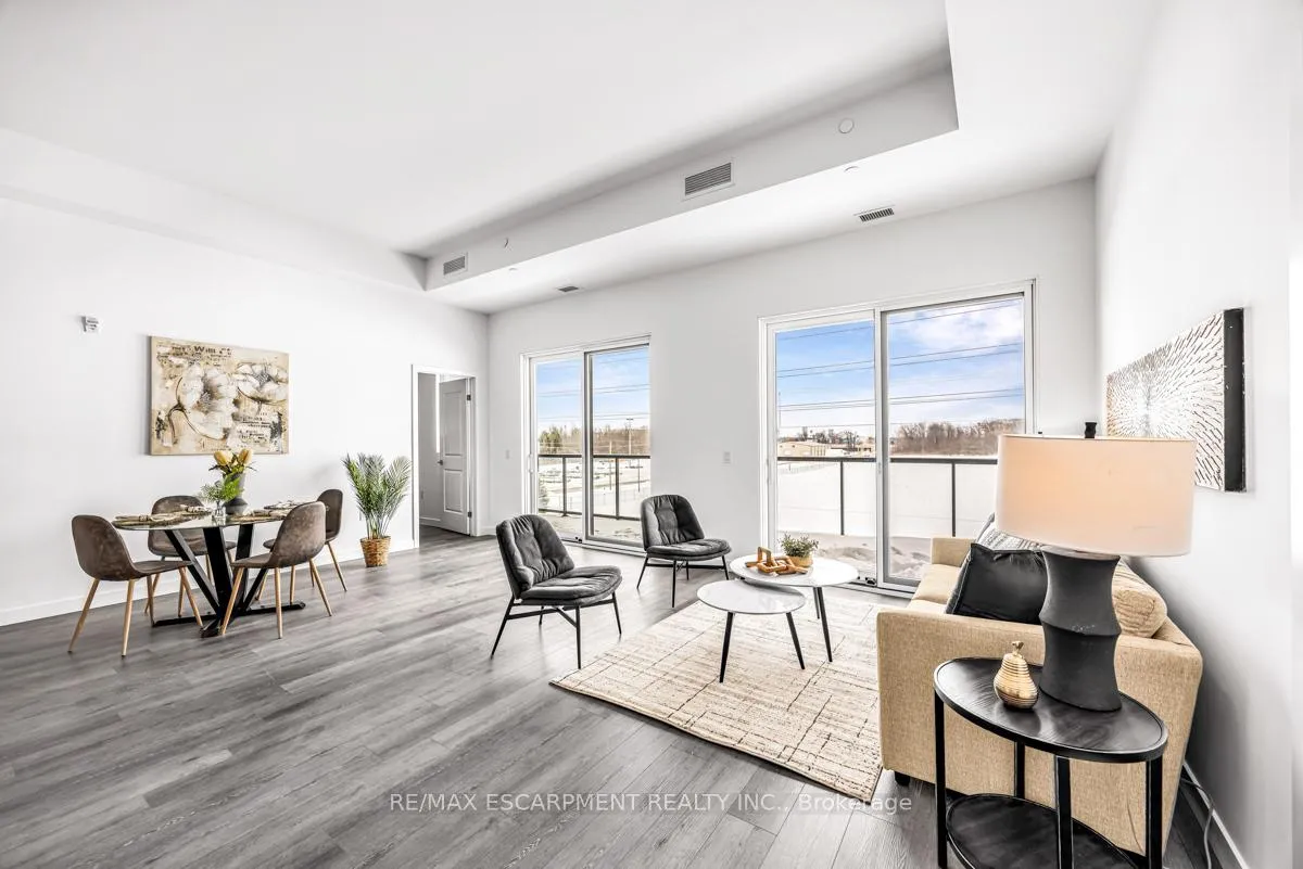 Photo 12 of Unit 407, 7549A Kalar Road, Niagara Falls, Brown — HOMEH