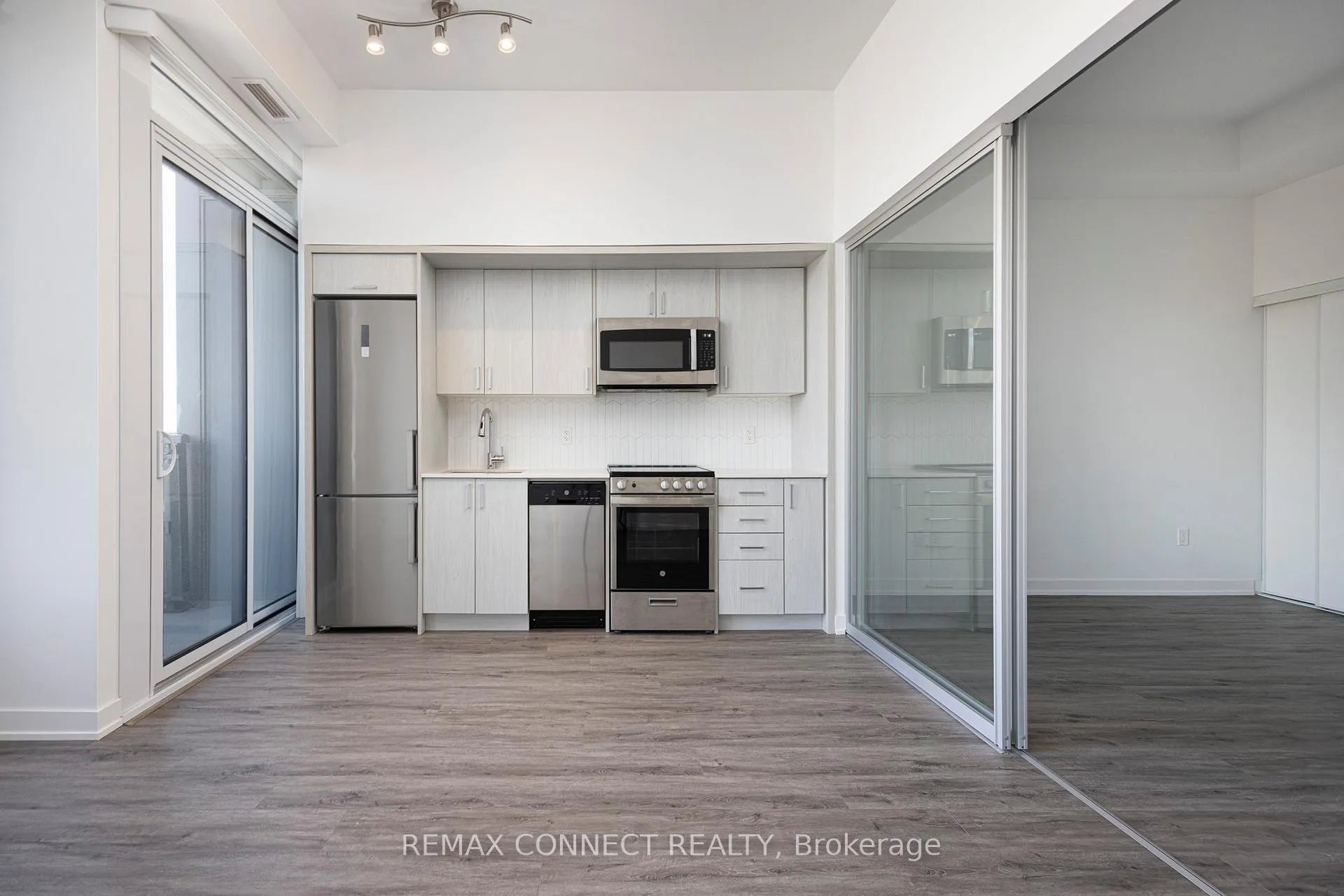 Photo 6 of Unit 708, 1 Cardiff Road, Toronto, Mount Pleasant East — HOMEH