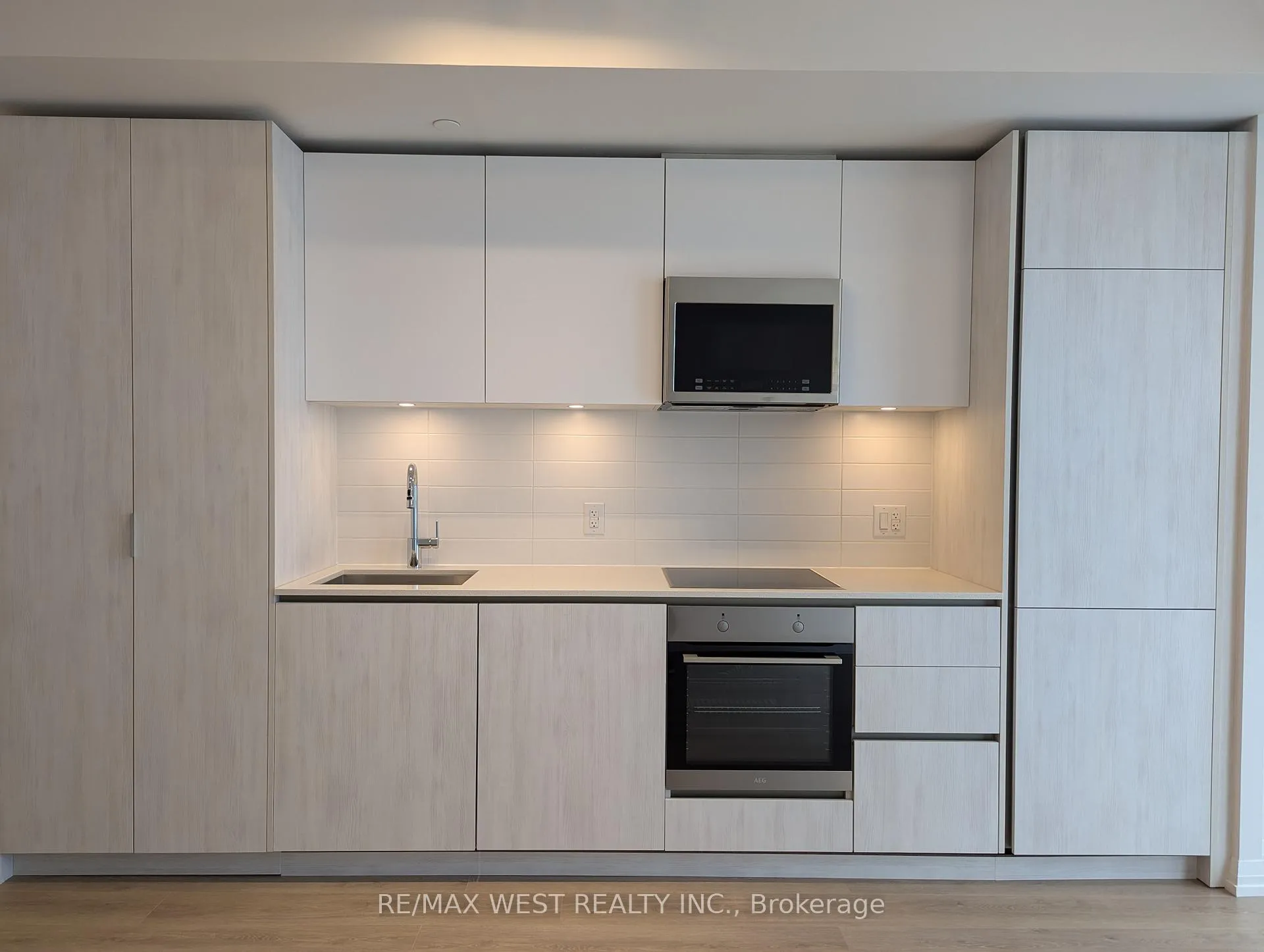 Photo 2 of Unit 4208, 8 Widmer Street, Toronto, Waterfront Communities — HOMEH
