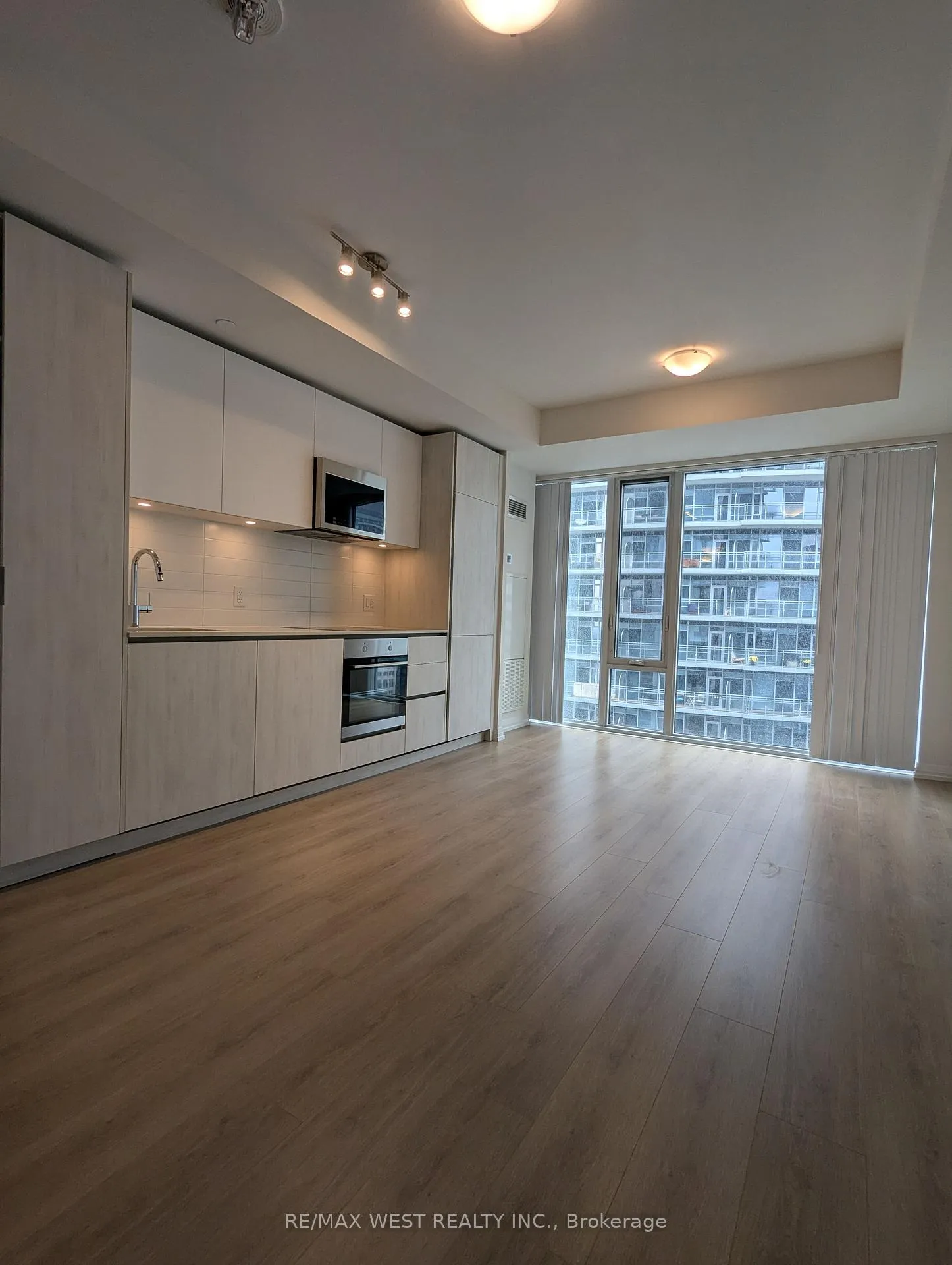 Photo 4 of Unit 4208, 8 Widmer Street, Toronto, Waterfront Communities — HOMEH