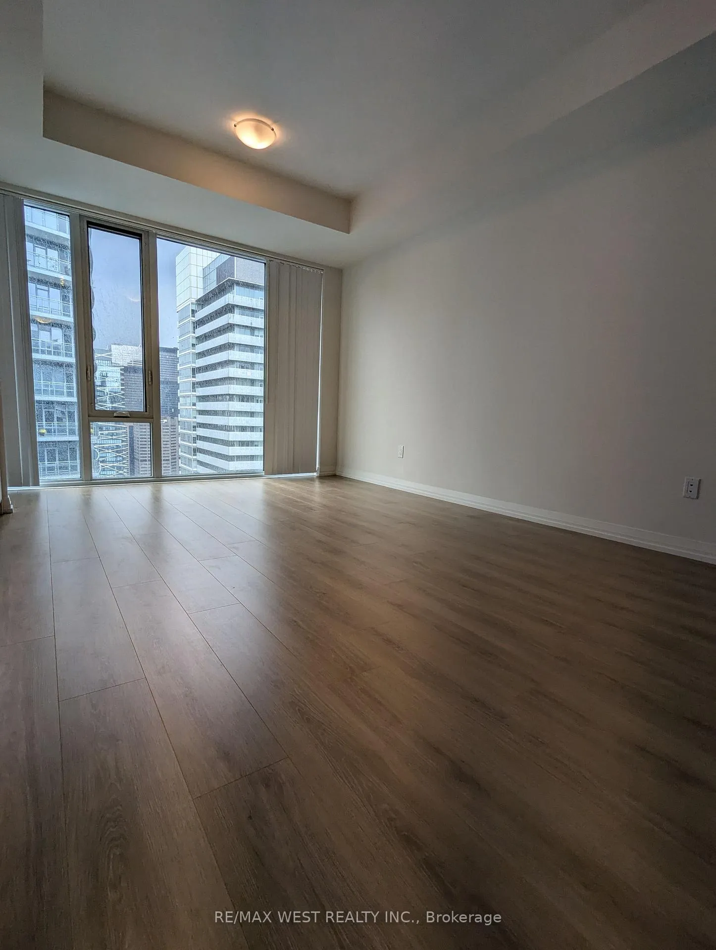 Photo 6 of Unit 4208, 8 Widmer Street, Toronto, Waterfront Communities — HOMEH