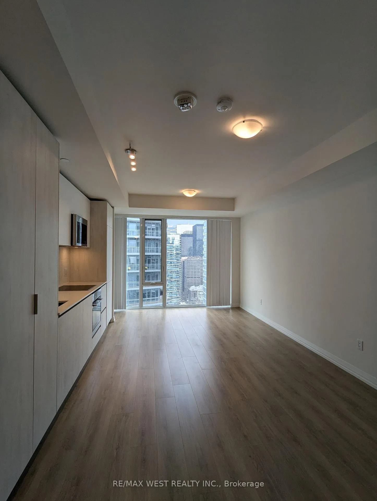 Photo 8 of Unit 4208, 8 Widmer Street, Toronto, Waterfront Communities — HOMEH