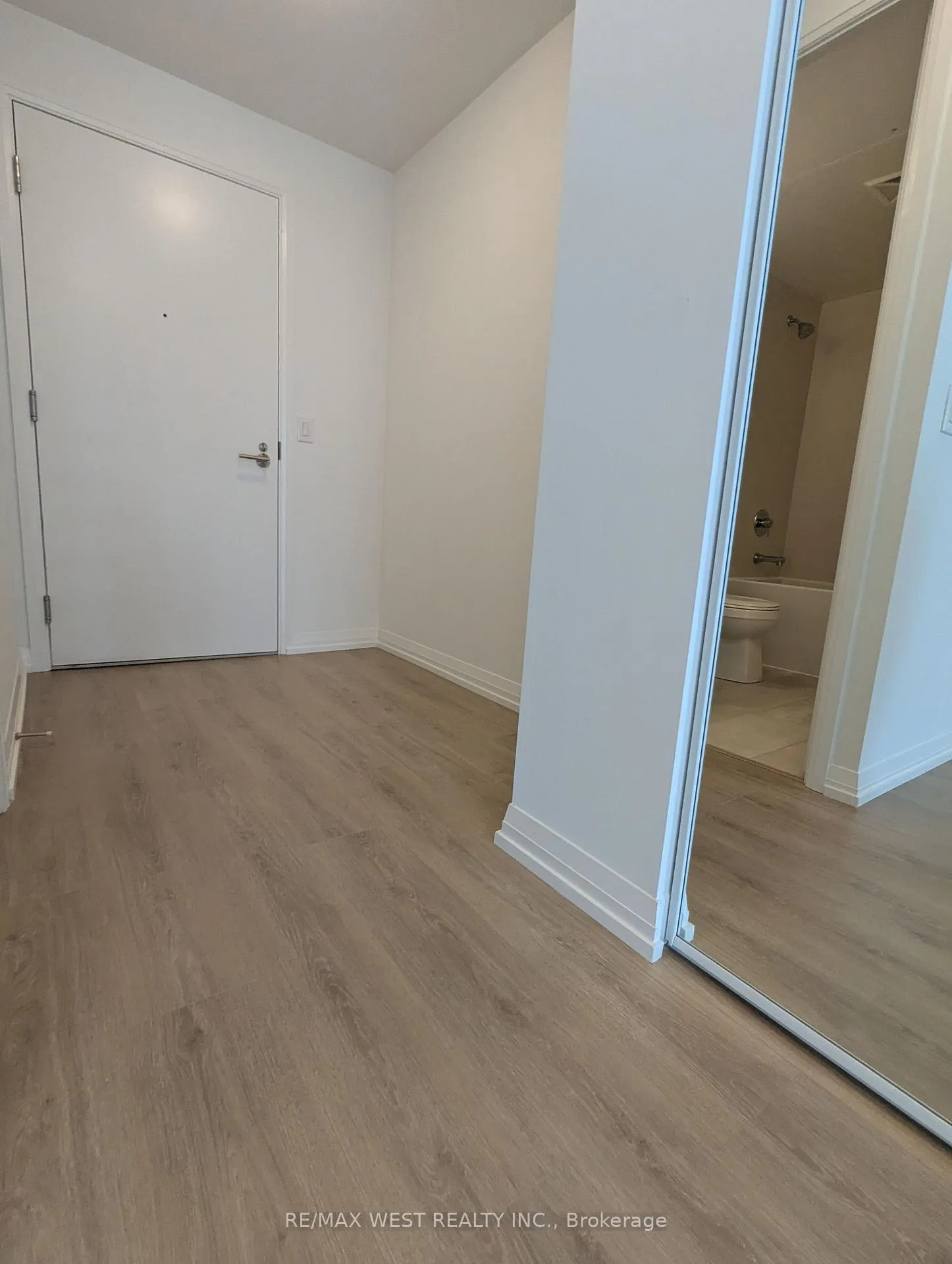 Photo 9 of Unit 4208, 8 Widmer Street, Toronto, Waterfront Communities — HOMEH