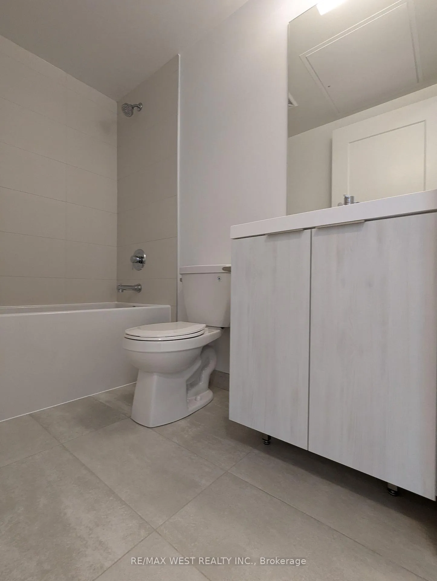Photo 10 of Unit 4208, 8 Widmer Street, Toronto, Waterfront Communities — HOMEH