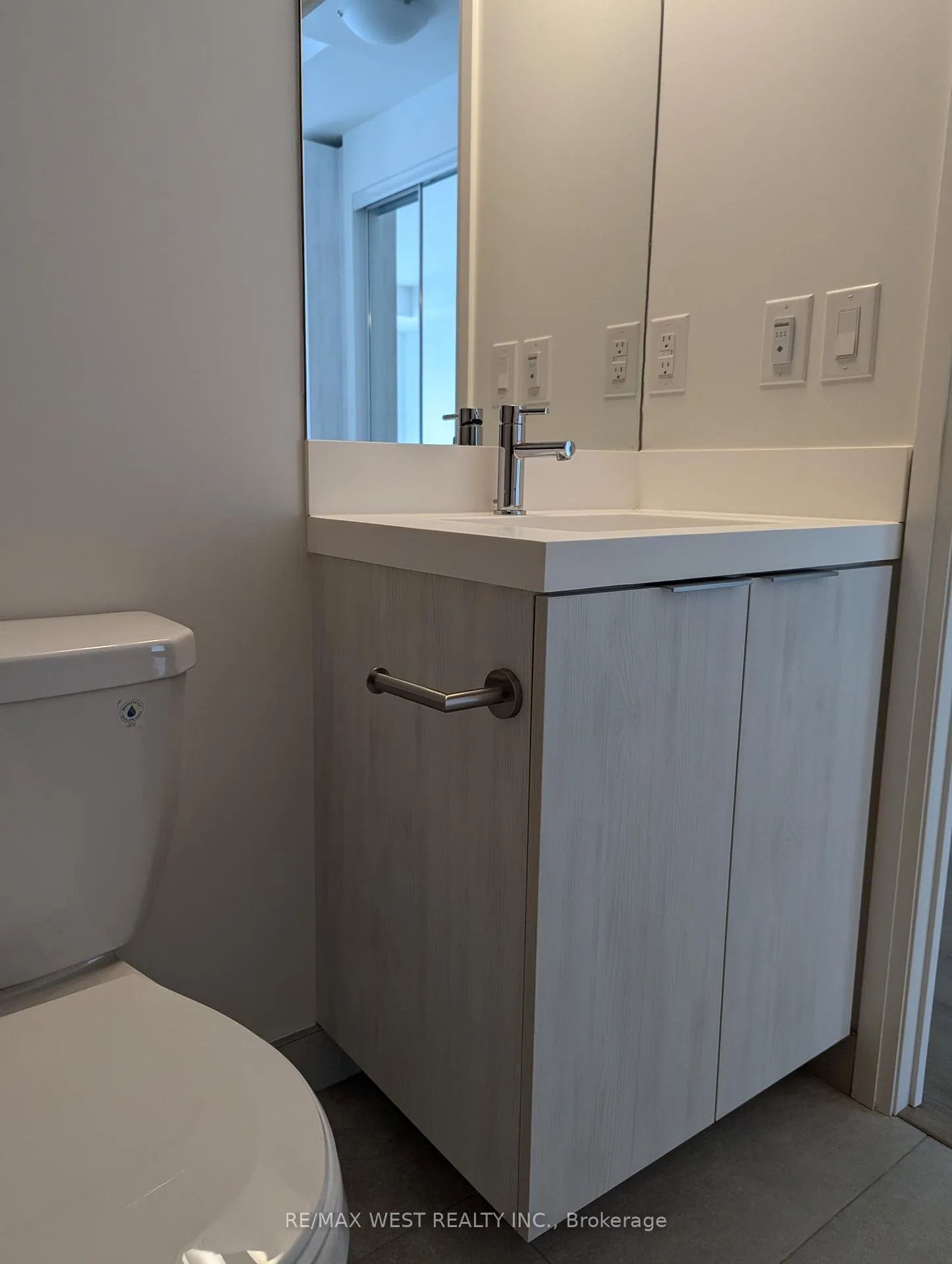 Photo 11 of Unit 4208, 8 Widmer Street, Toronto, Waterfront Communities — HOMEH
