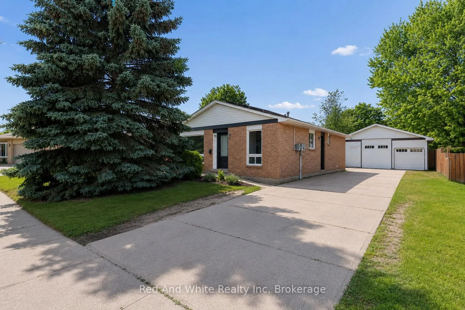 Photo 1 of 96 Pathfinder Crescent, Kitchener, Pioneer Park — HOMEH