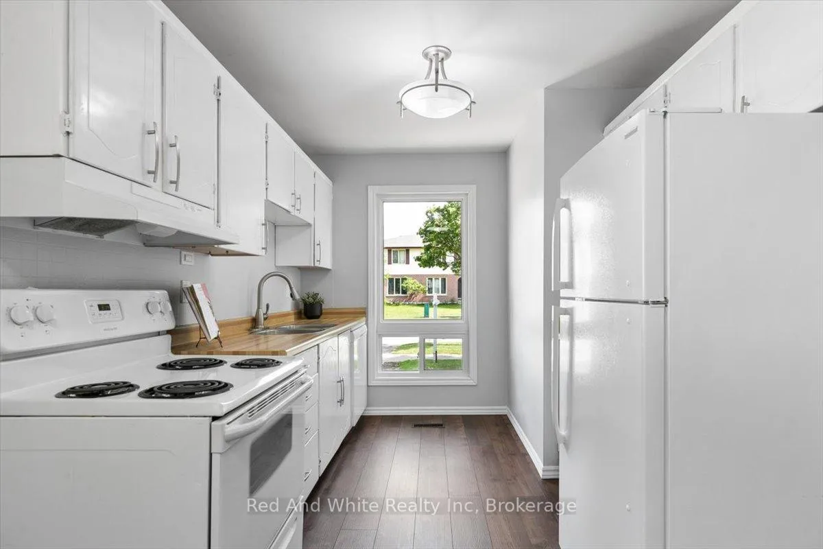 Photo 7 of 96 Pathfinder Crescent, Kitchener, Pioneer Park — HOMEH