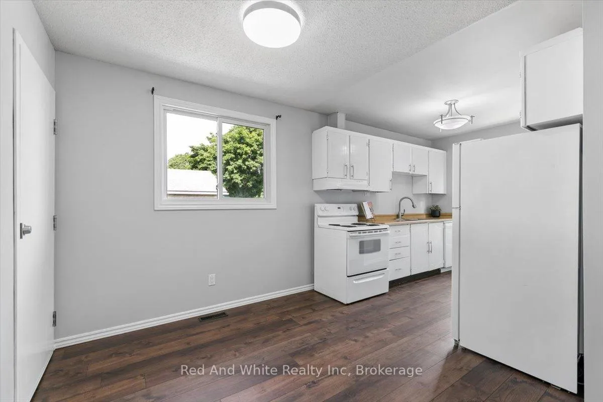 Photo 9 of 96 Pathfinder Crescent, Kitchener, Pioneer Park — HOMEH