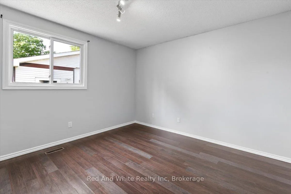 Photo 11 of 96 Pathfinder Crescent, Kitchener, Pioneer Park — HOMEH